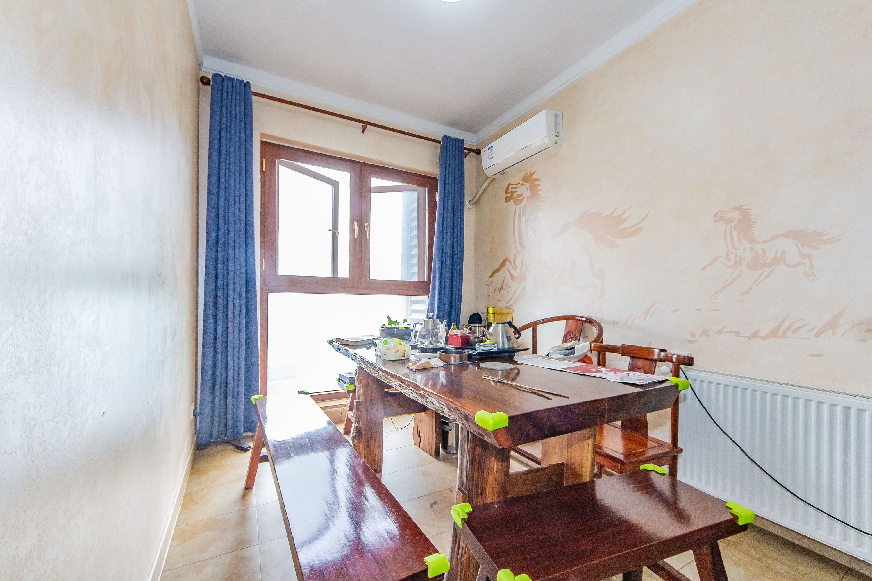 珠江郦城公园1号  4室2厅2卫    140.0万 珠江郦城公园1号  4室2厅2卫    140.0万卧室