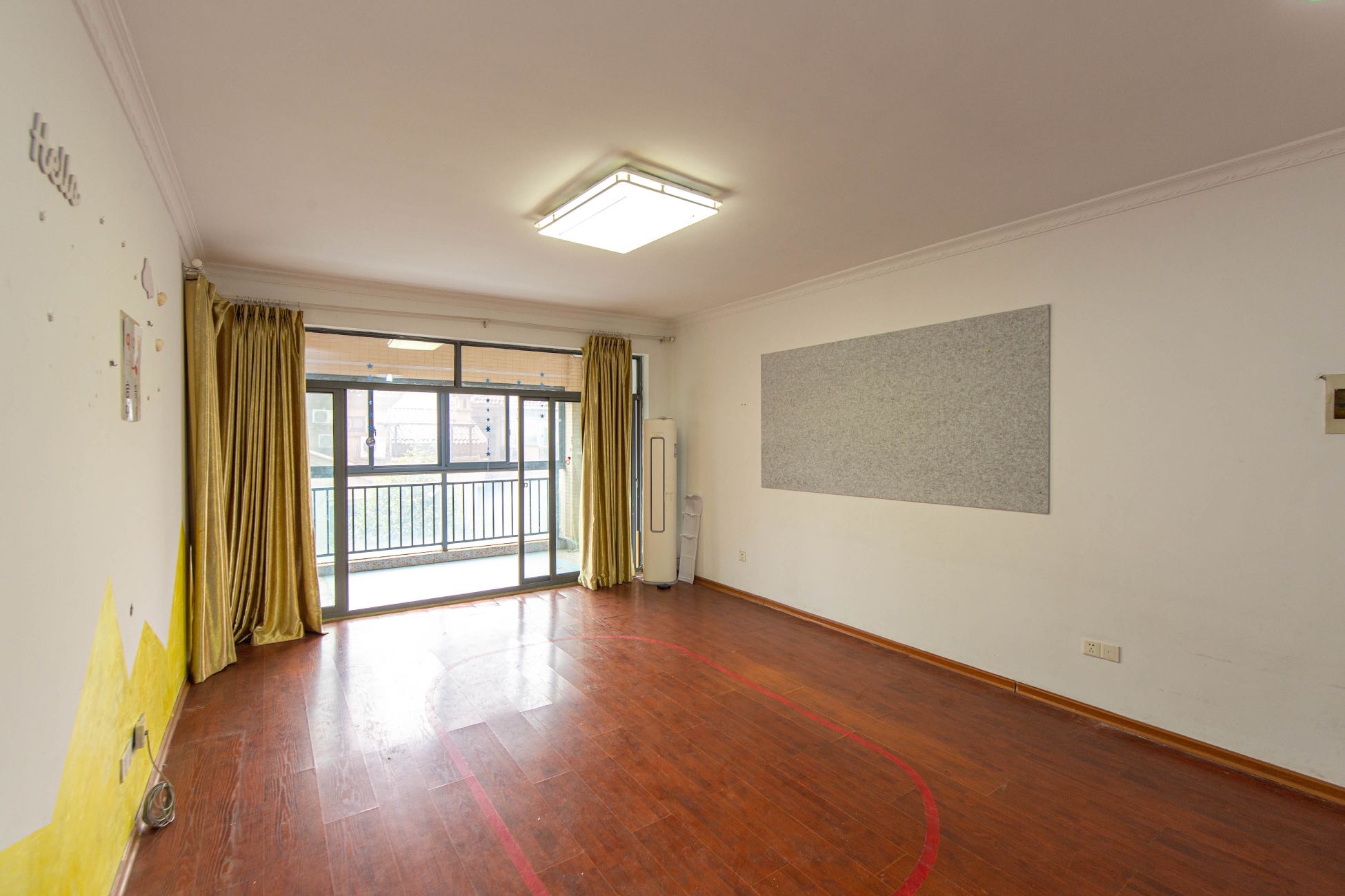 中城丽景香山园  3室2厅2卫    145.0万客厅