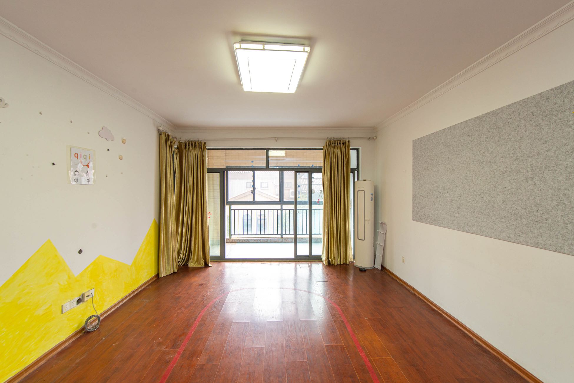 中城丽景香山园  3室2厅2卫    145.0万客厅