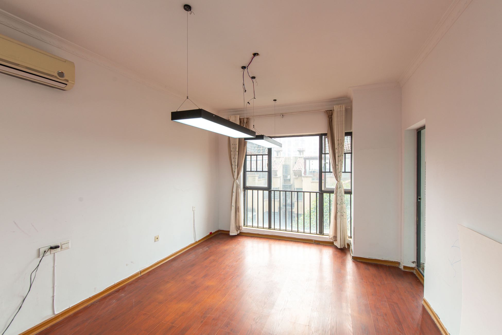 中城丽景香山园  3室2厅2卫    145.0万卧室