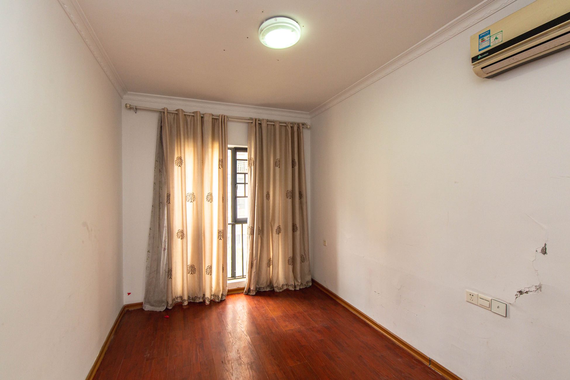 中城丽景香山园  3室2厅2卫    145.0万卧室