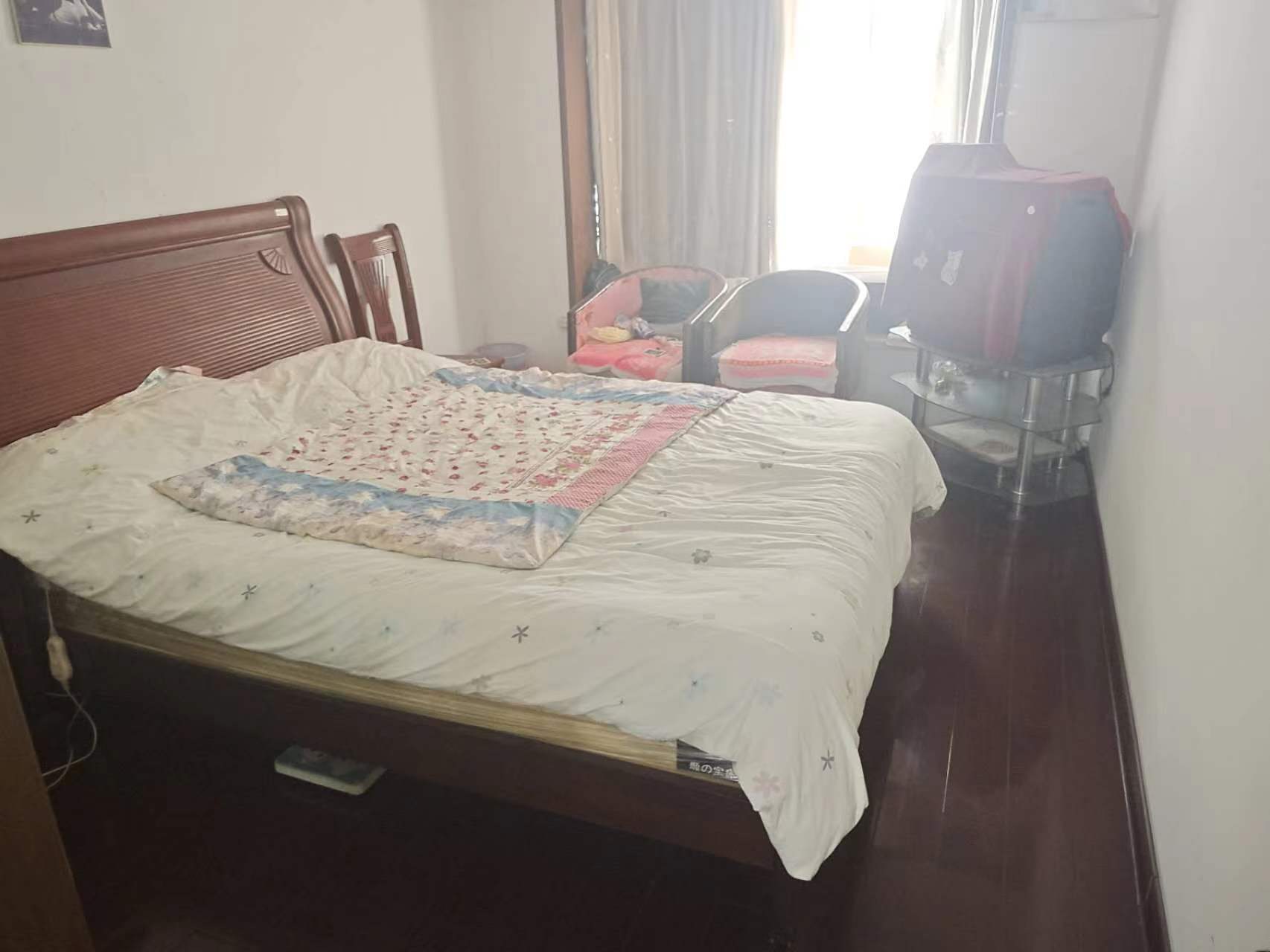 宏通名居小区  3室2厅2卫   42.80万客厅
