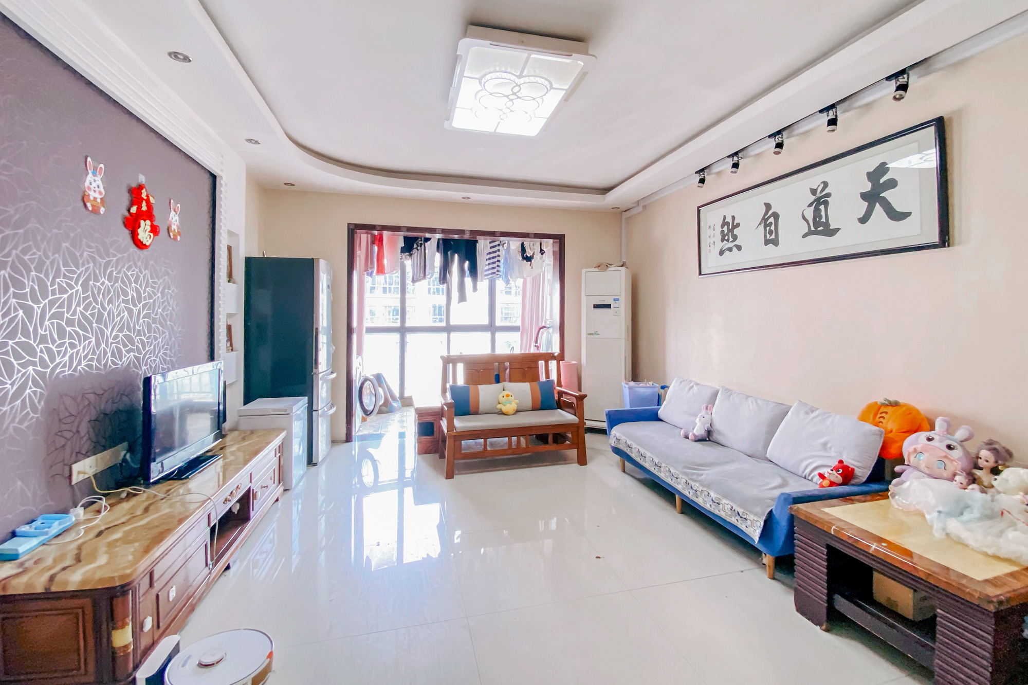 金麓国际 3室2厅2卫 108.0万 金麓国际 3室2厅2卫 108.0万客厅