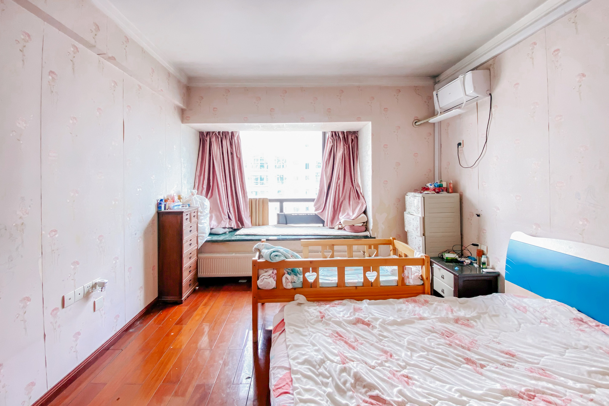 金麓国际  3室2厅2卫    108.0万卧室