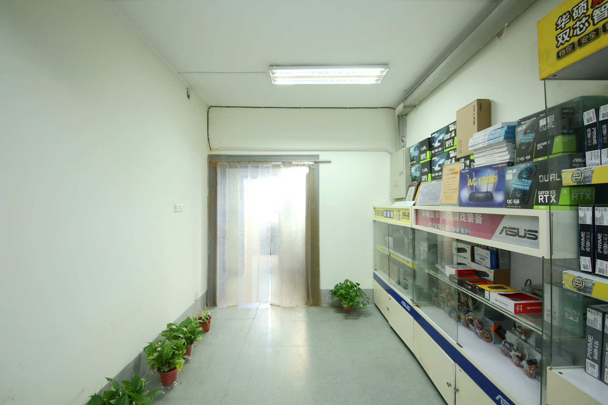 通发公寓  3室2厅1卫   114.50万客厅