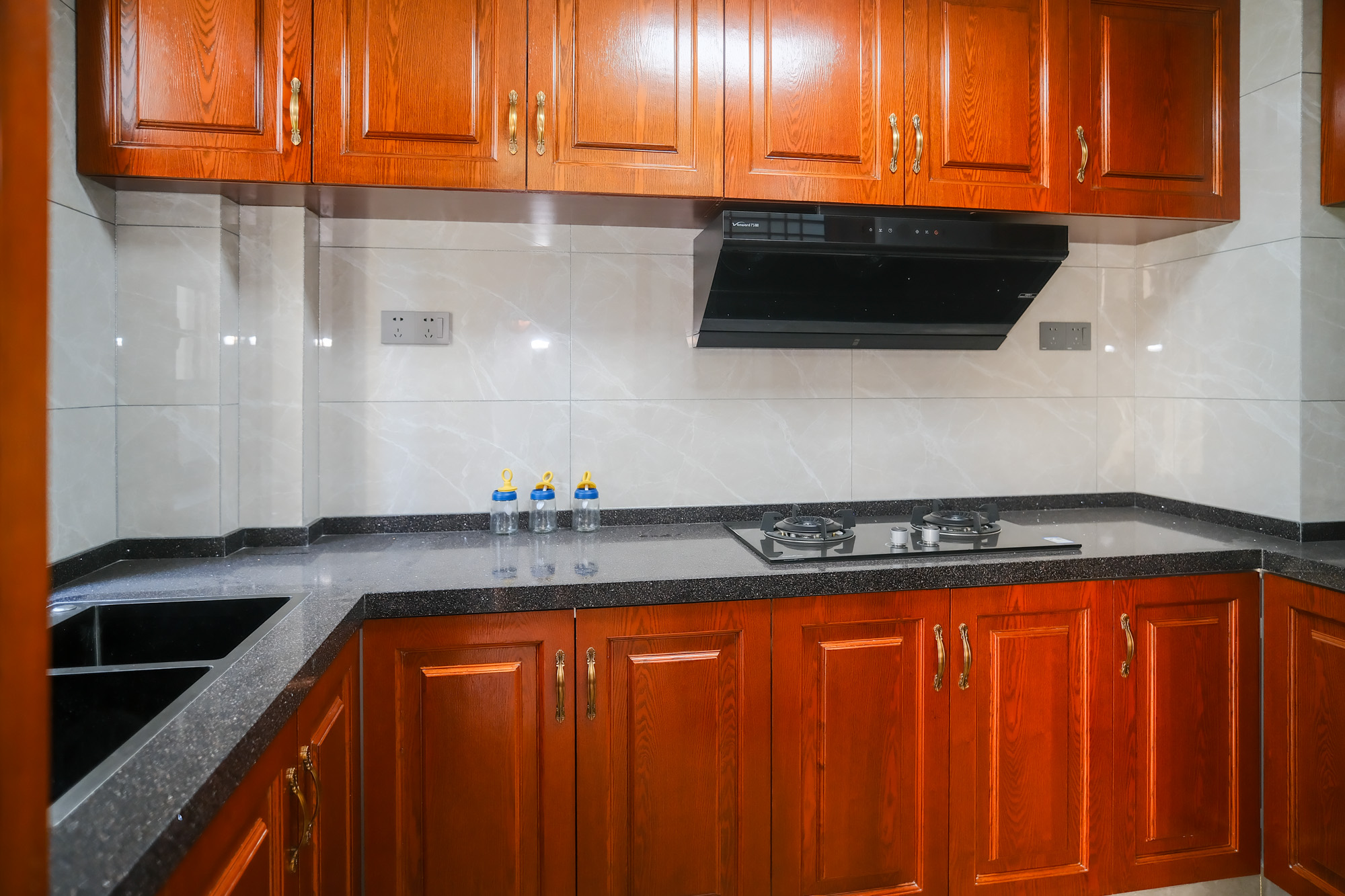 星雅美辰  4室2厅2卫    158.8万 星雅美辰  4室2厅2卫    158.8万厨房