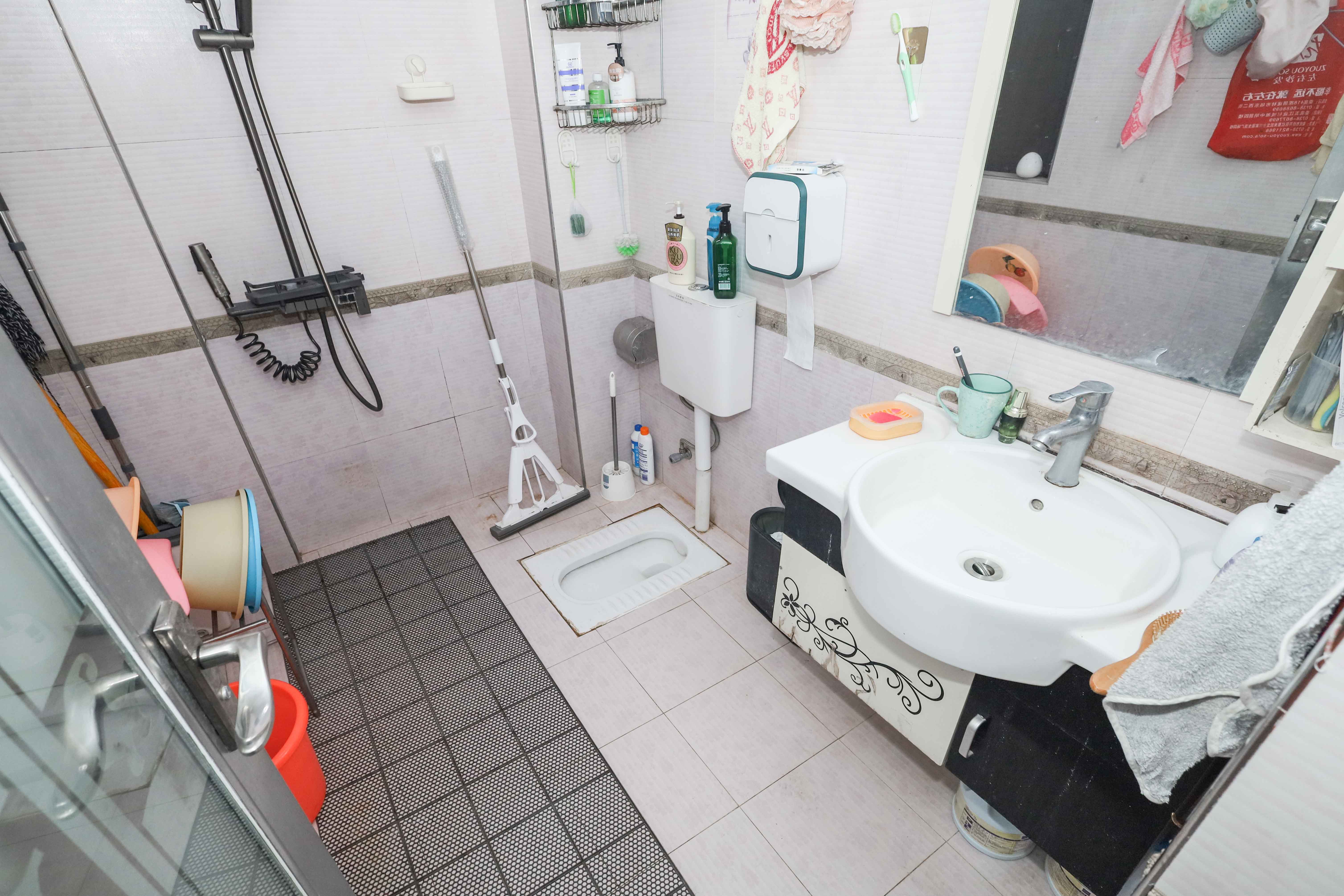 保利麓谷林语E区  3室2厅1卫   98.00万卫生间