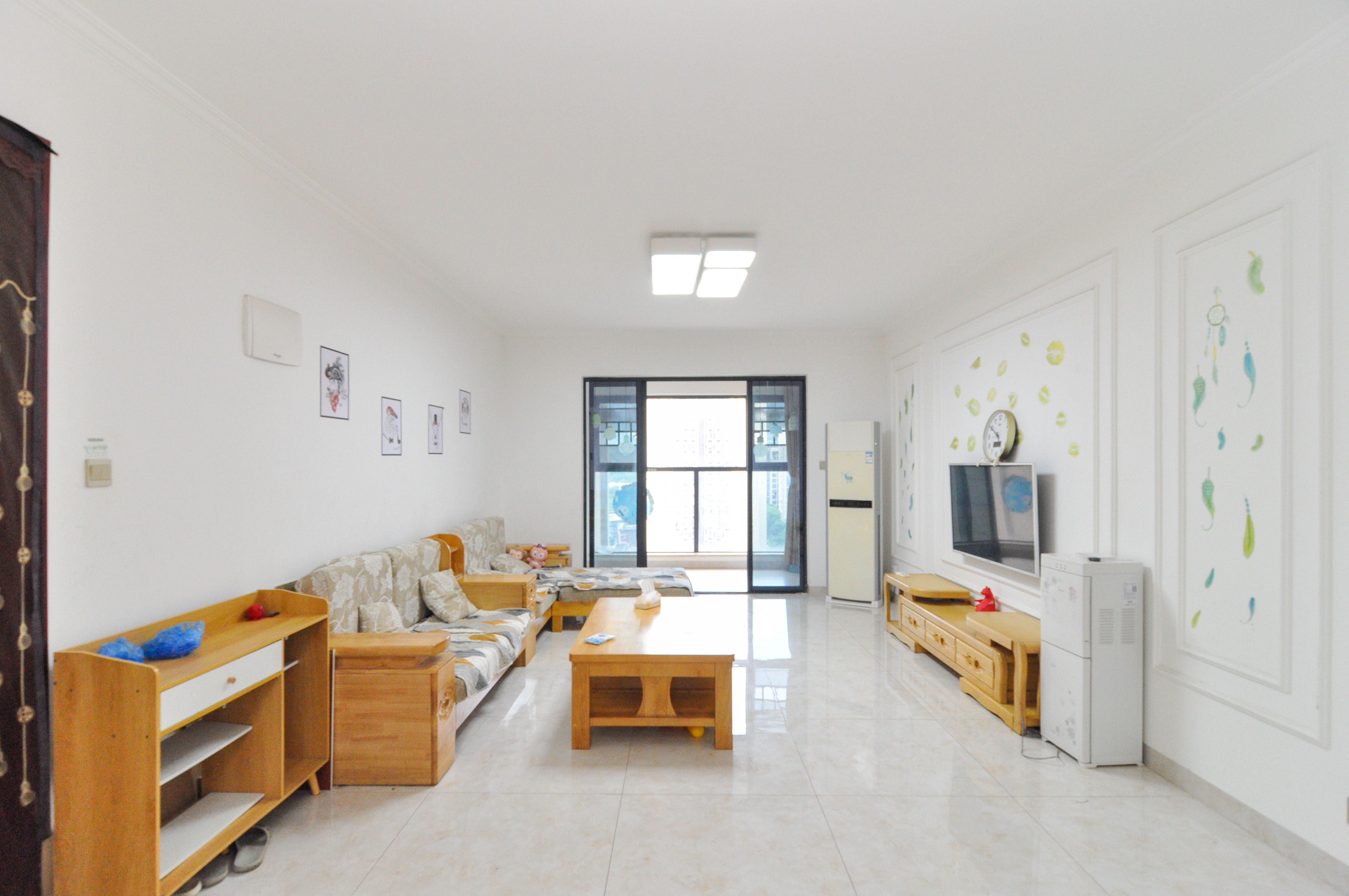 中海梅溪湖壹号 3室2厅2卫 230.0万 中海梅溪湖壹号 3室2厅2卫 230.0万客厅