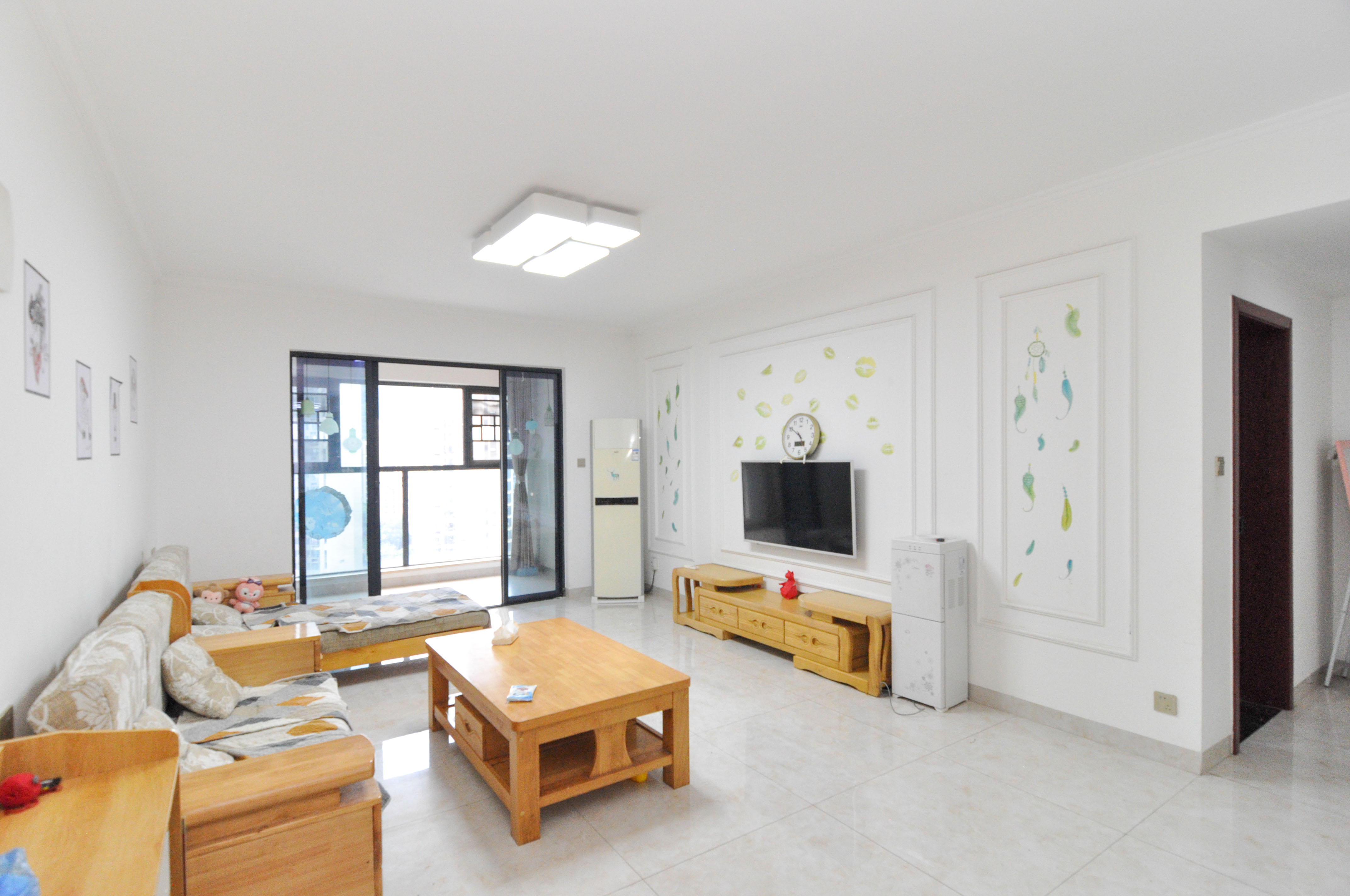 中海梅溪湖壹号 3室2厅2卫 230.0万 中海梅溪湖壹号 3室2厅2卫 230.0万客厅