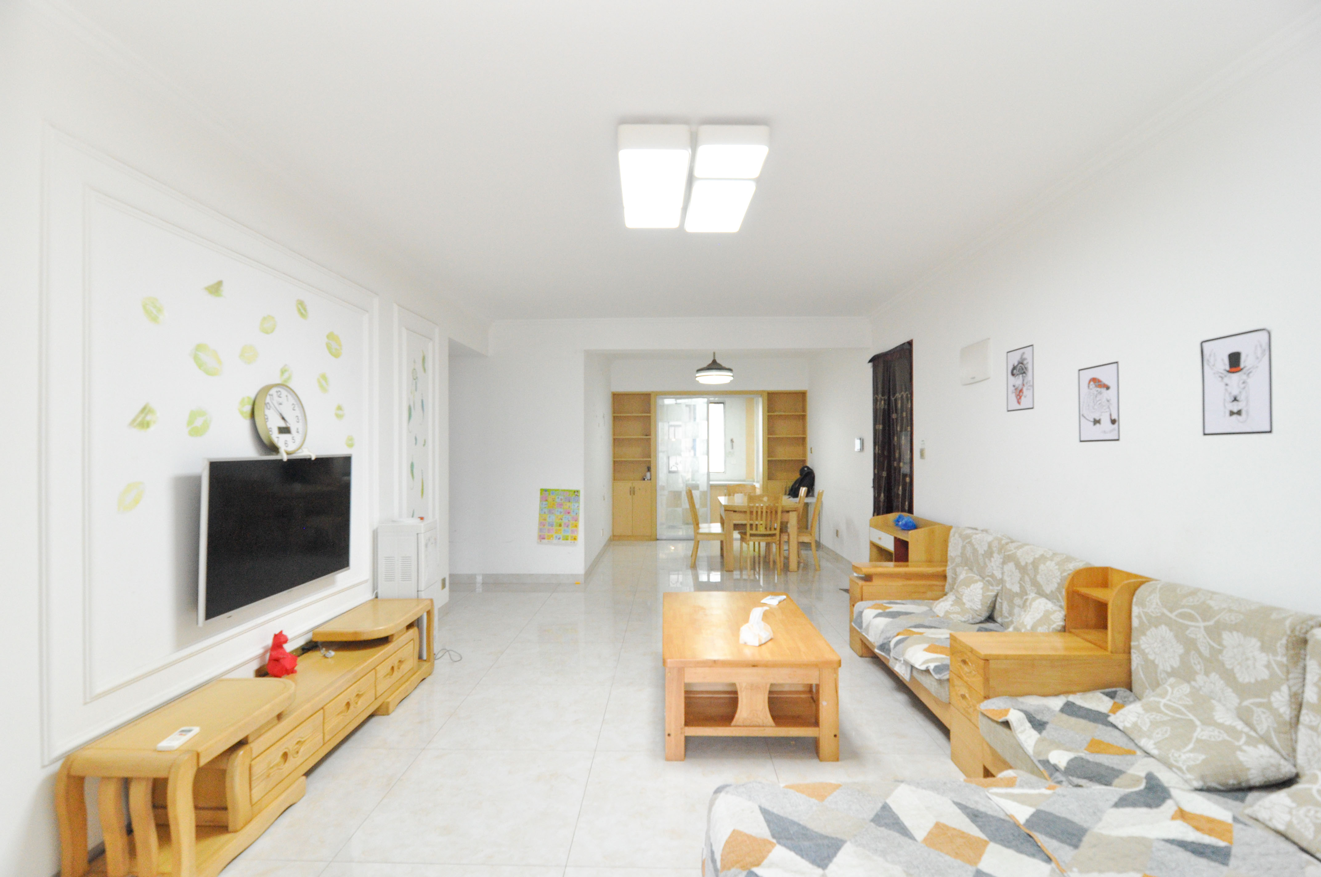 中海梅溪湖壹号 3室2厅2卫 230.0万 中海梅溪湖壹号 3室2厅2卫 230.0万客厅