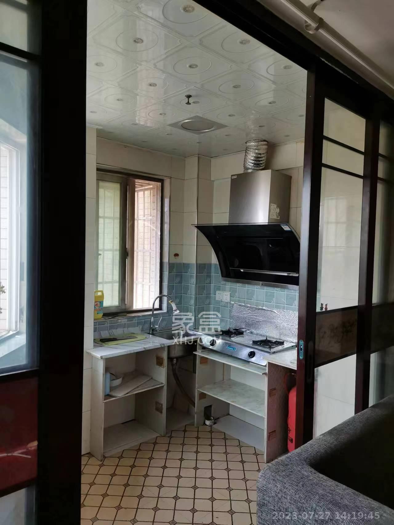 新远时代  1室1厅1卫   1100.00元/月室内图