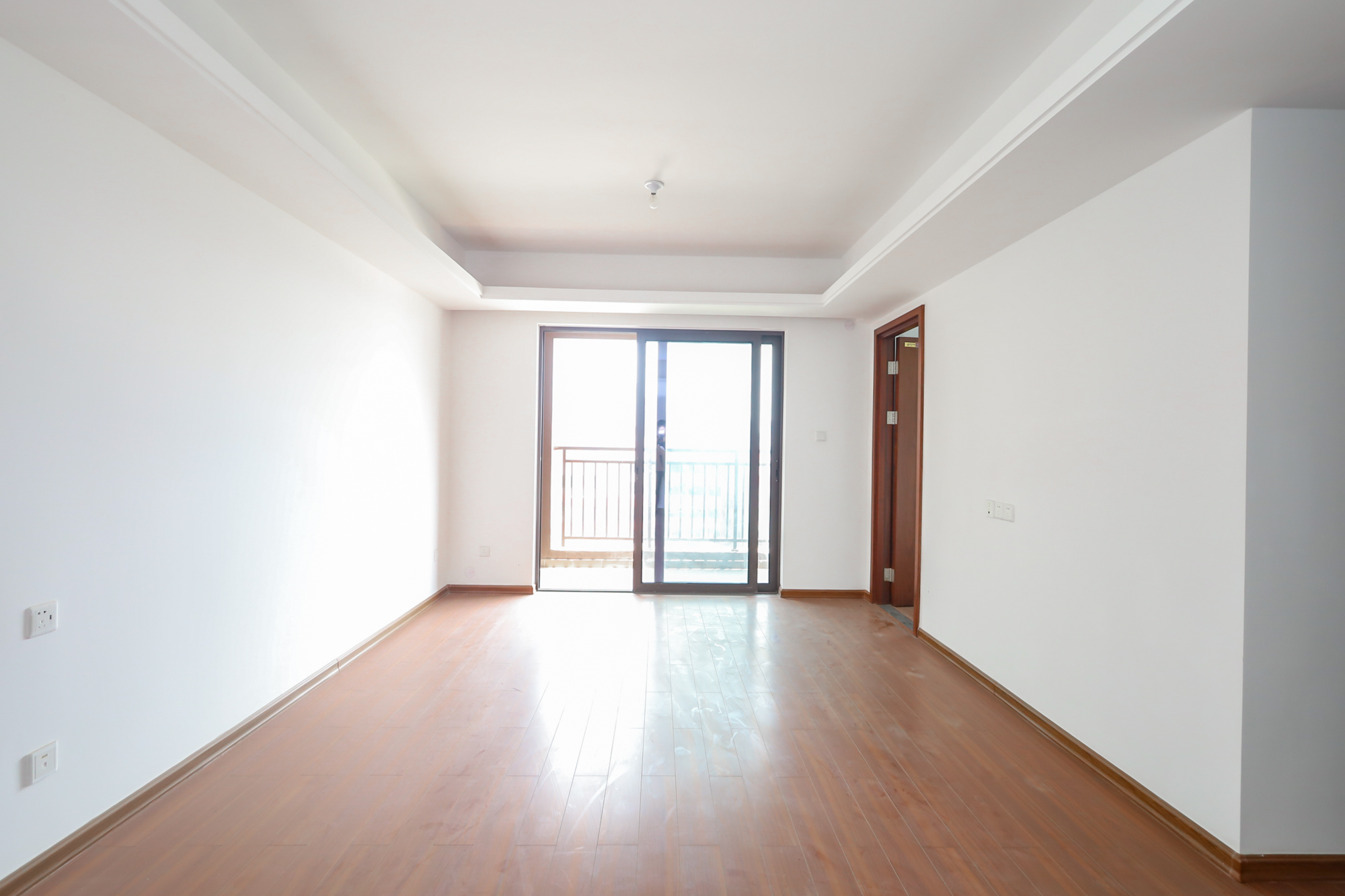 龙湖水晶郦城  3室2厅1卫    130.0万客厅