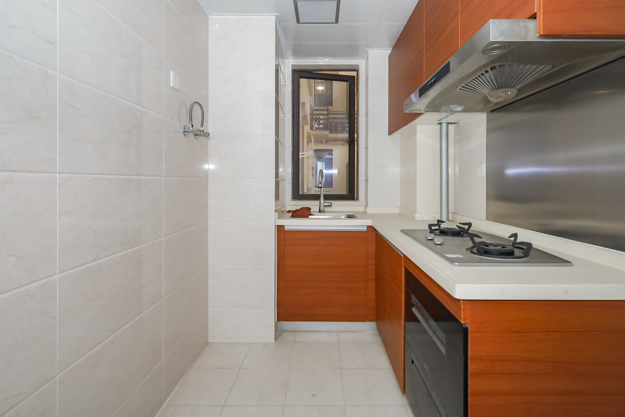 龙湖水晶郦城  3室2厅1卫    130.0万厨房