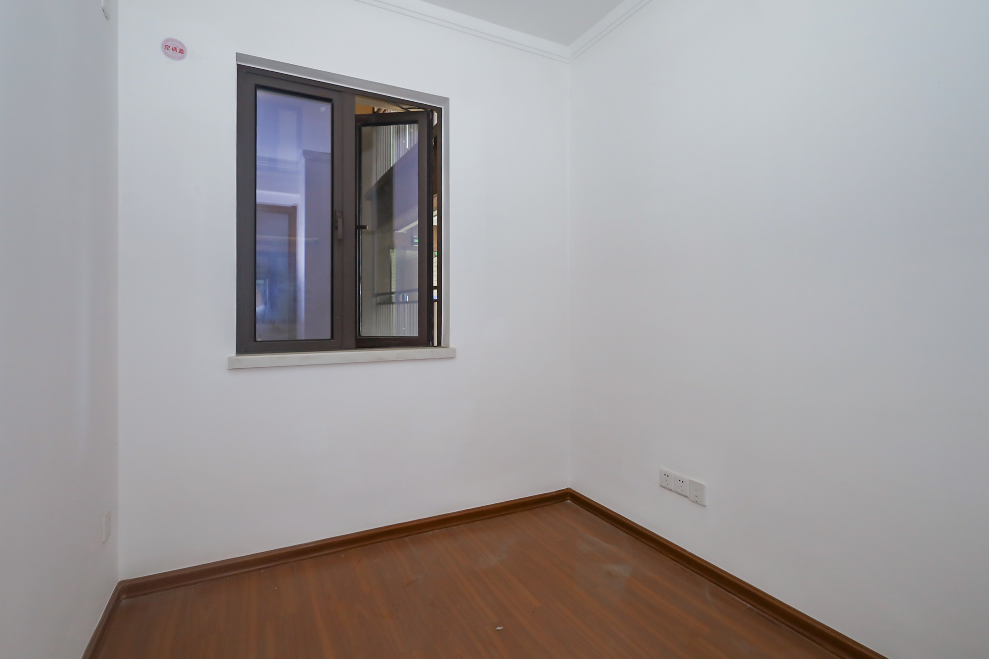 龙湖水晶郦城  3室2厅1卫    130.0万卧室