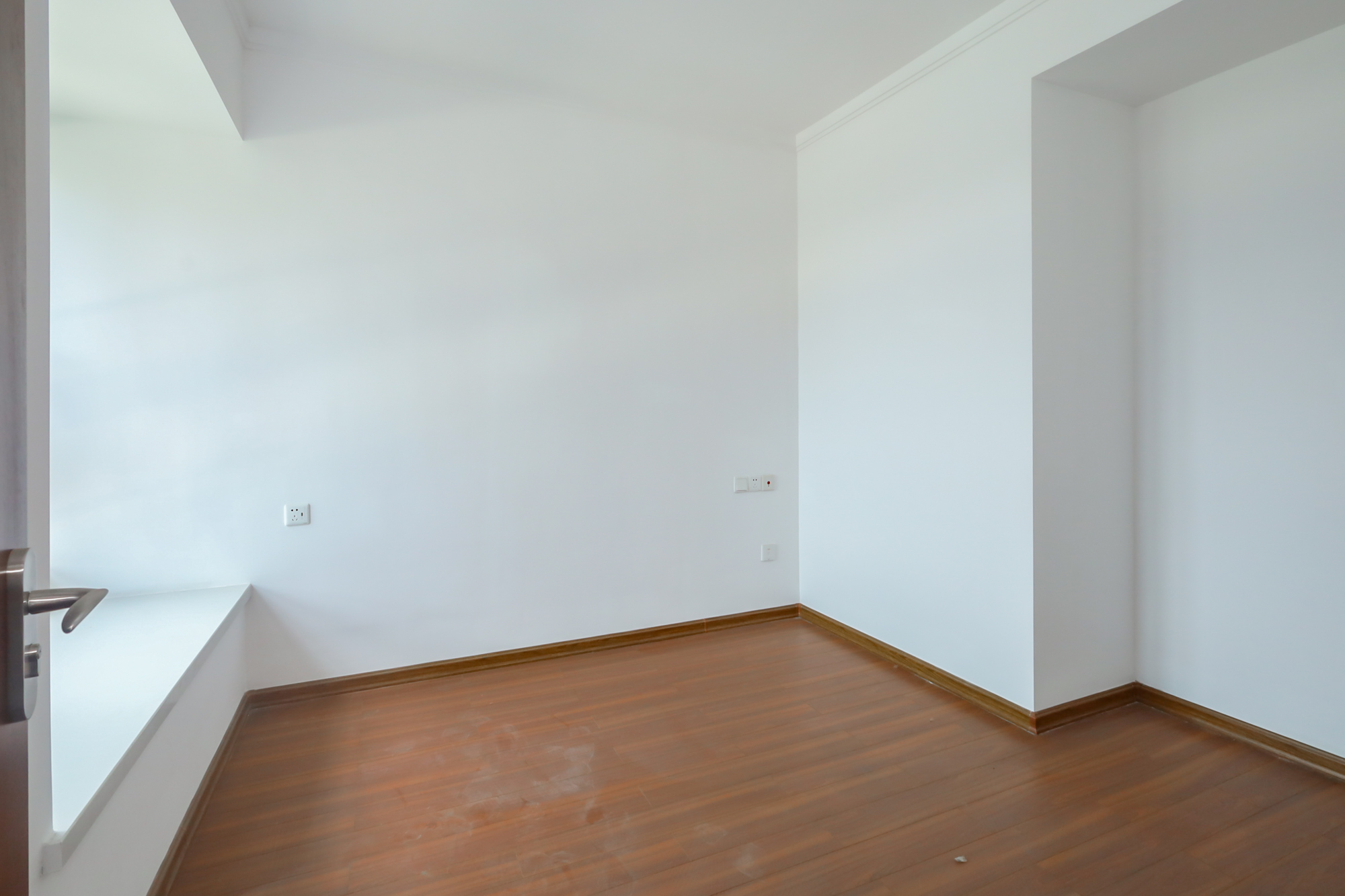 龙湖水晶郦城  3室2厅1卫    130.0万卧室