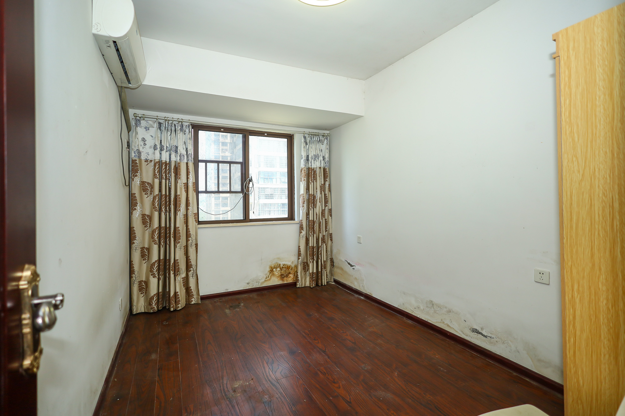 新长海广场  3室2厅1卫    71.9万卧室