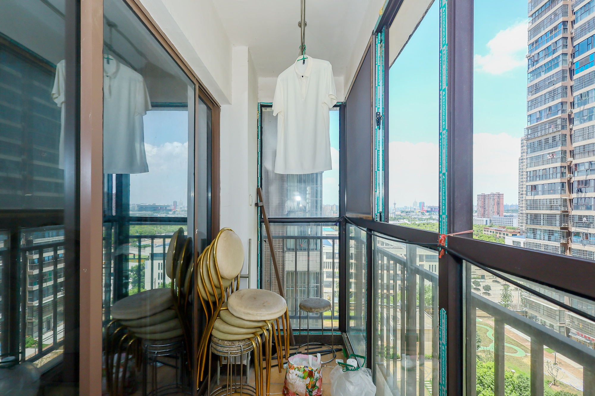 新长海广场  3室2厅1卫    71.9万阳台