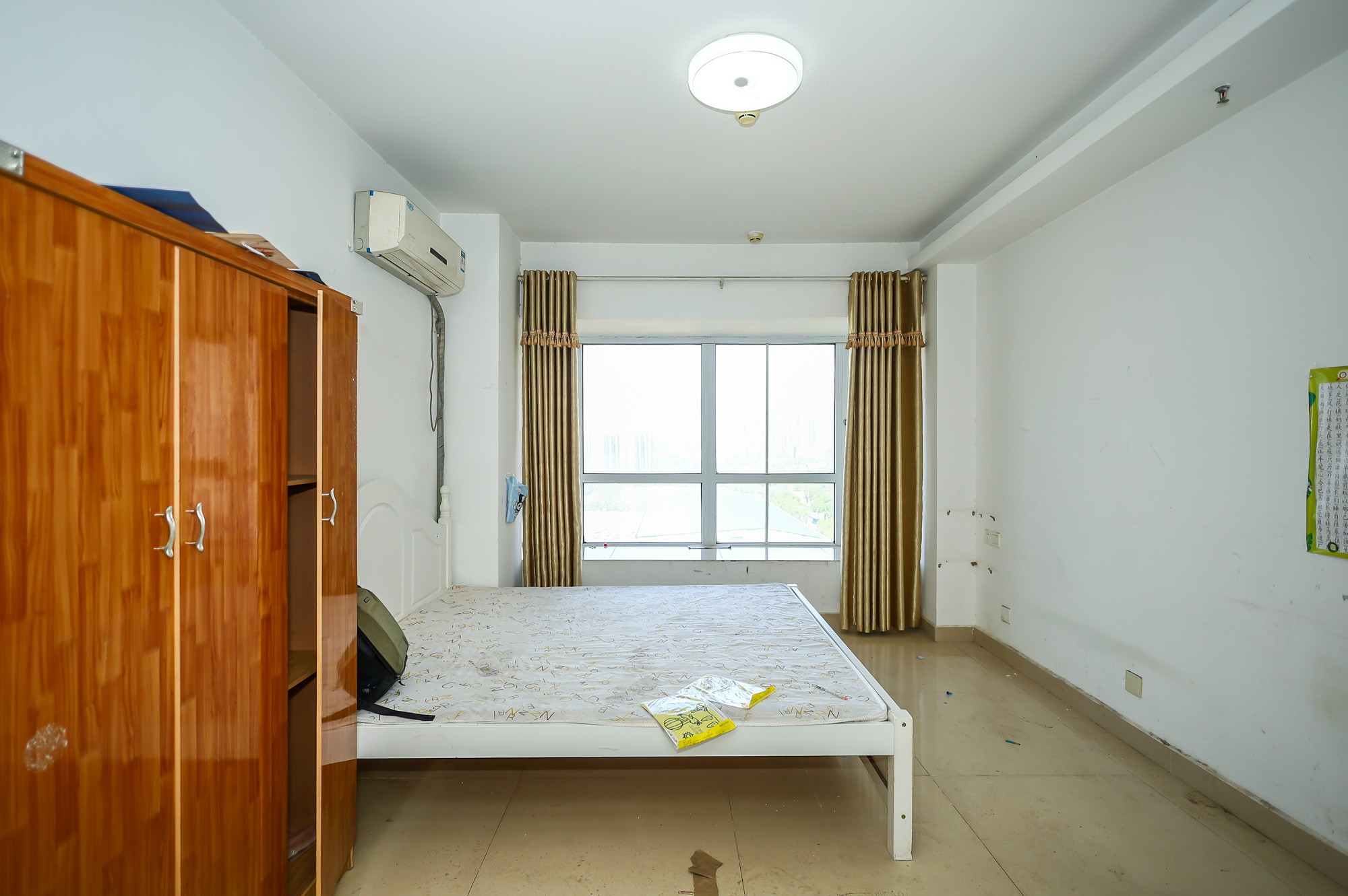 新长海广场 1室1厅1卫 18.0万 新长海广场 1室1厅1卫 18.0万客厅