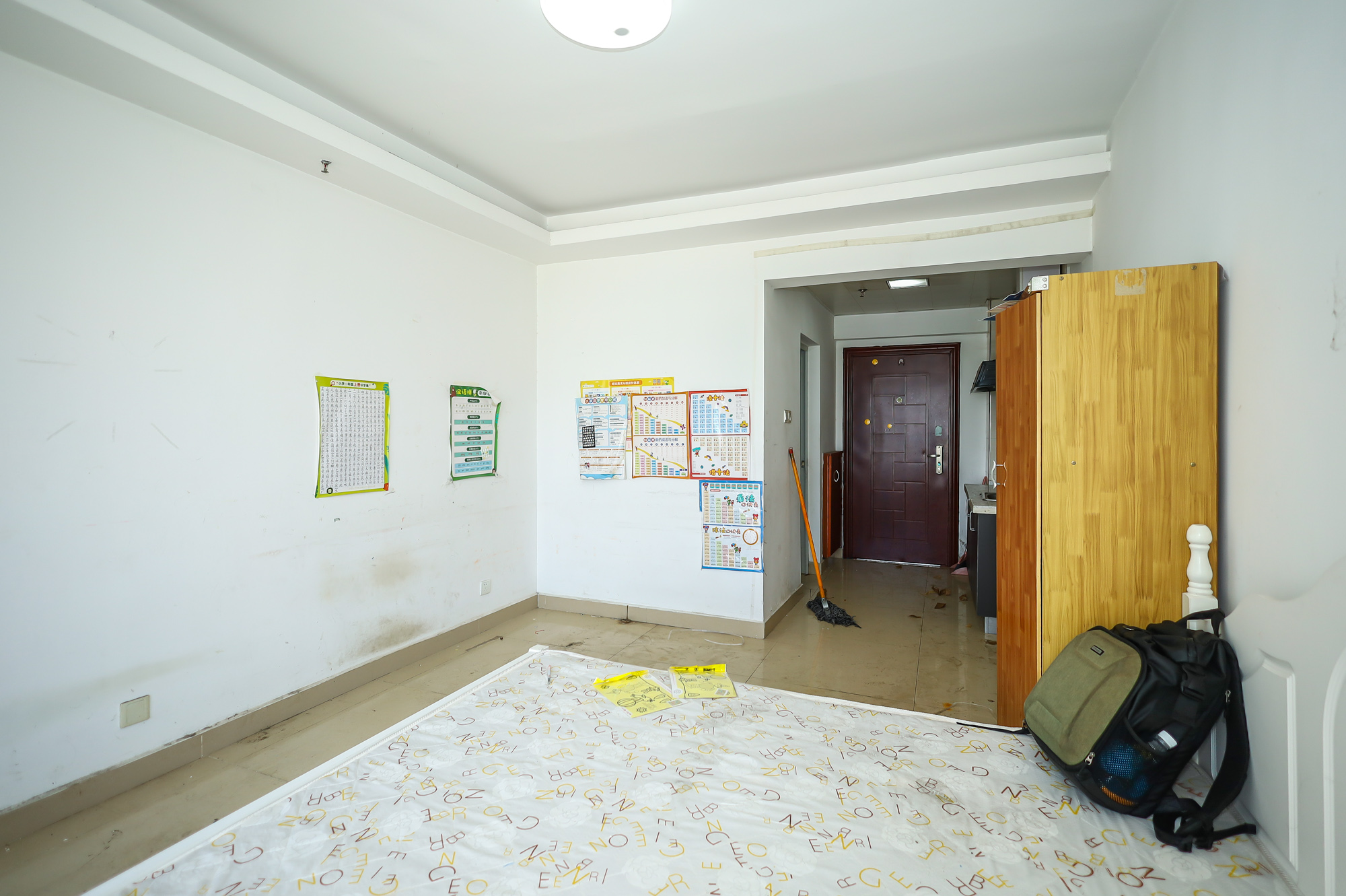 新长海广场 1室1厅1卫 18.0万 新长海广场 1室1厅1卫 18.0万客厅