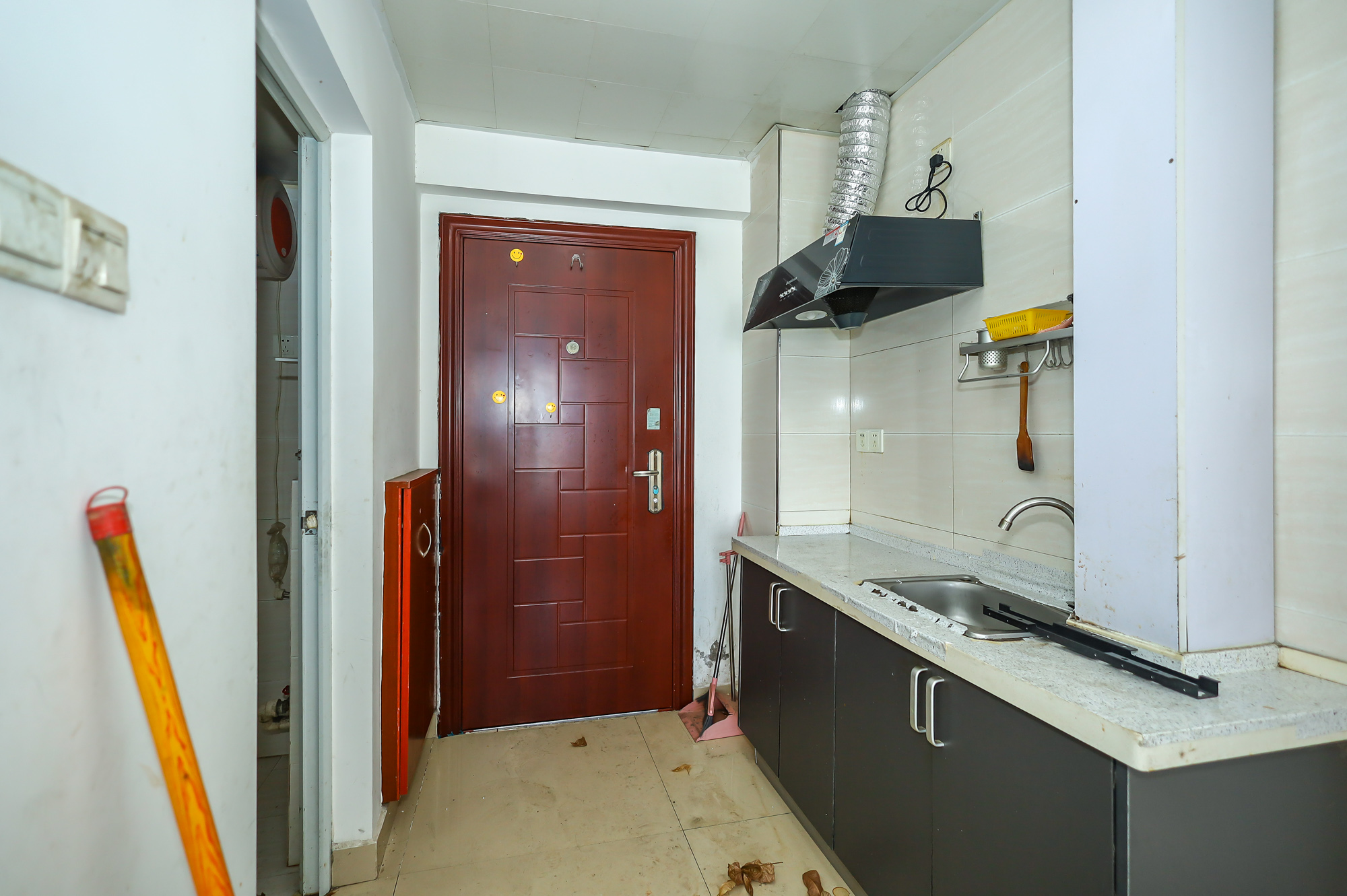 新长海广场 1室1厅1卫 18.0万 新长海广场 1室1厅1卫 18.0万厨房