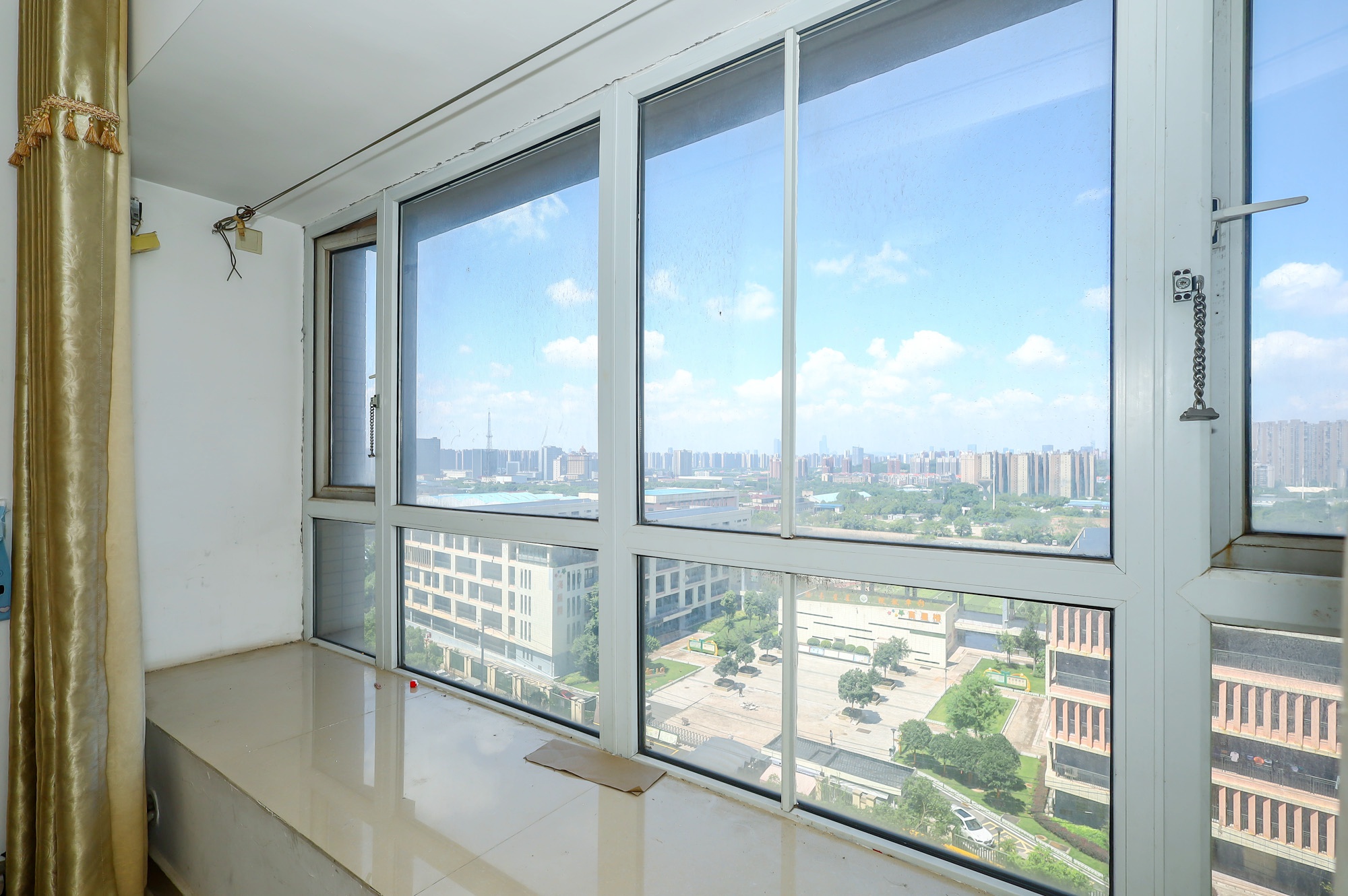 新长海广场 1室1厅1卫 18.0万 新长海广场 1室1厅1卫 18.0万阳台