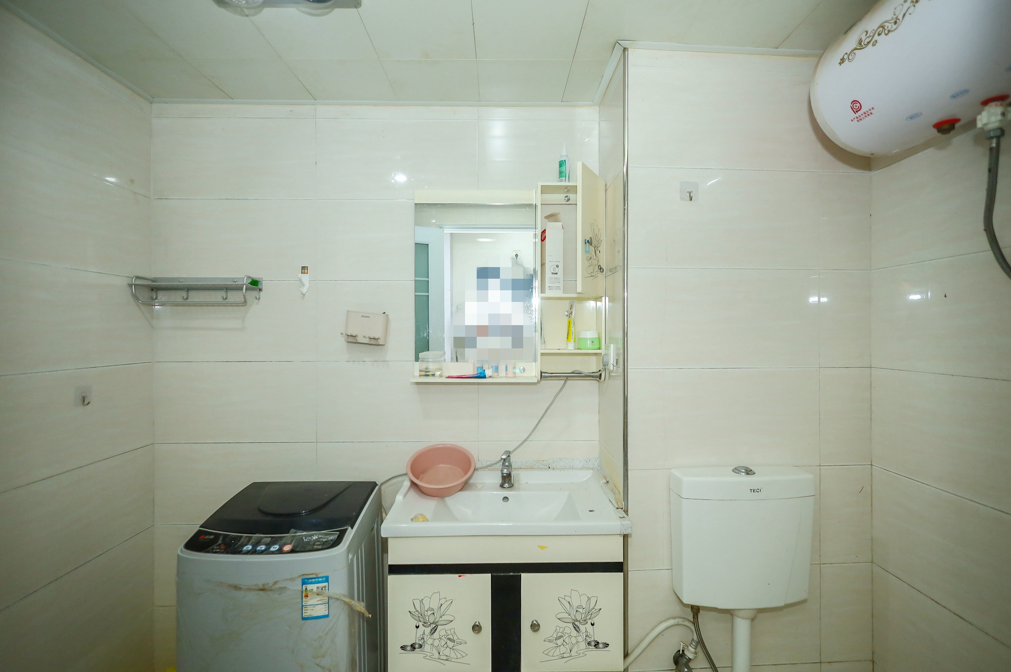 新长海广场 1室1厅1卫 18.0万 新长海广场 1室1厅1卫 18.0万卫生间