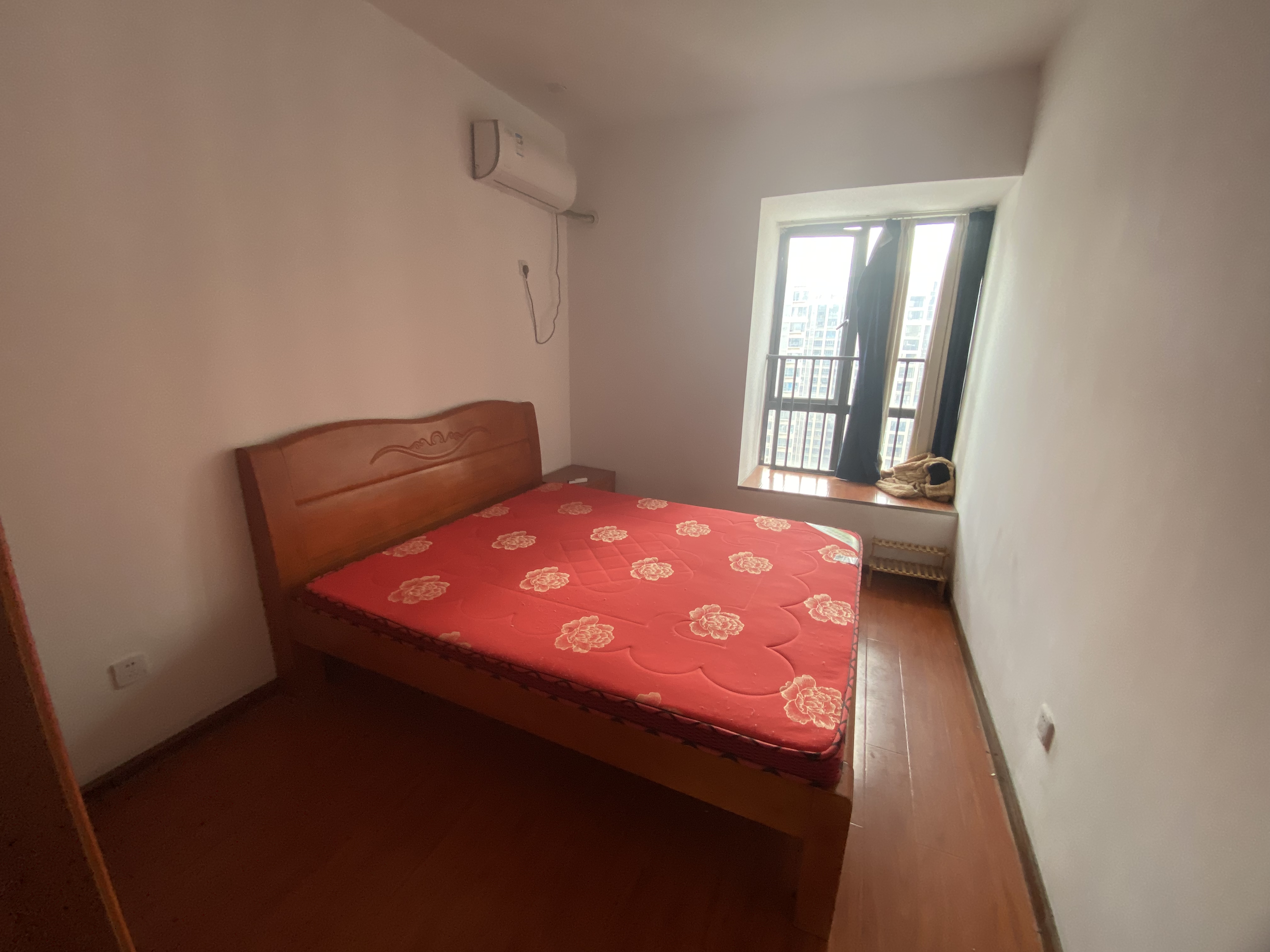 山水洲城华晨第一城  3室1厅1卫    81.0万 山水洲城华晨第一城  3室1厅1卫    81.0万室内图