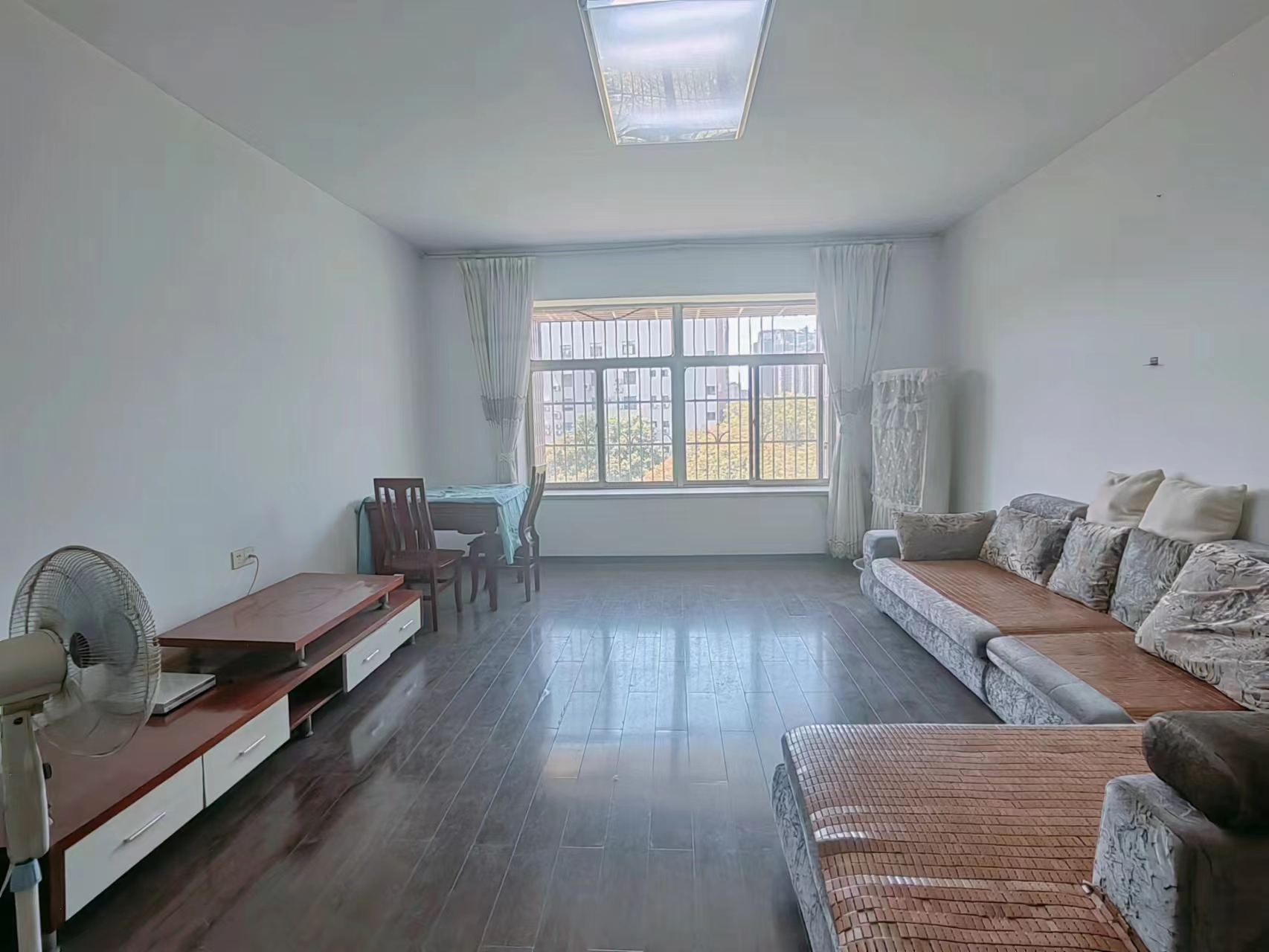 天诚小区 3室2厅1卫 68.0万 天诚小区 3室2厅1卫 68.0万室内图