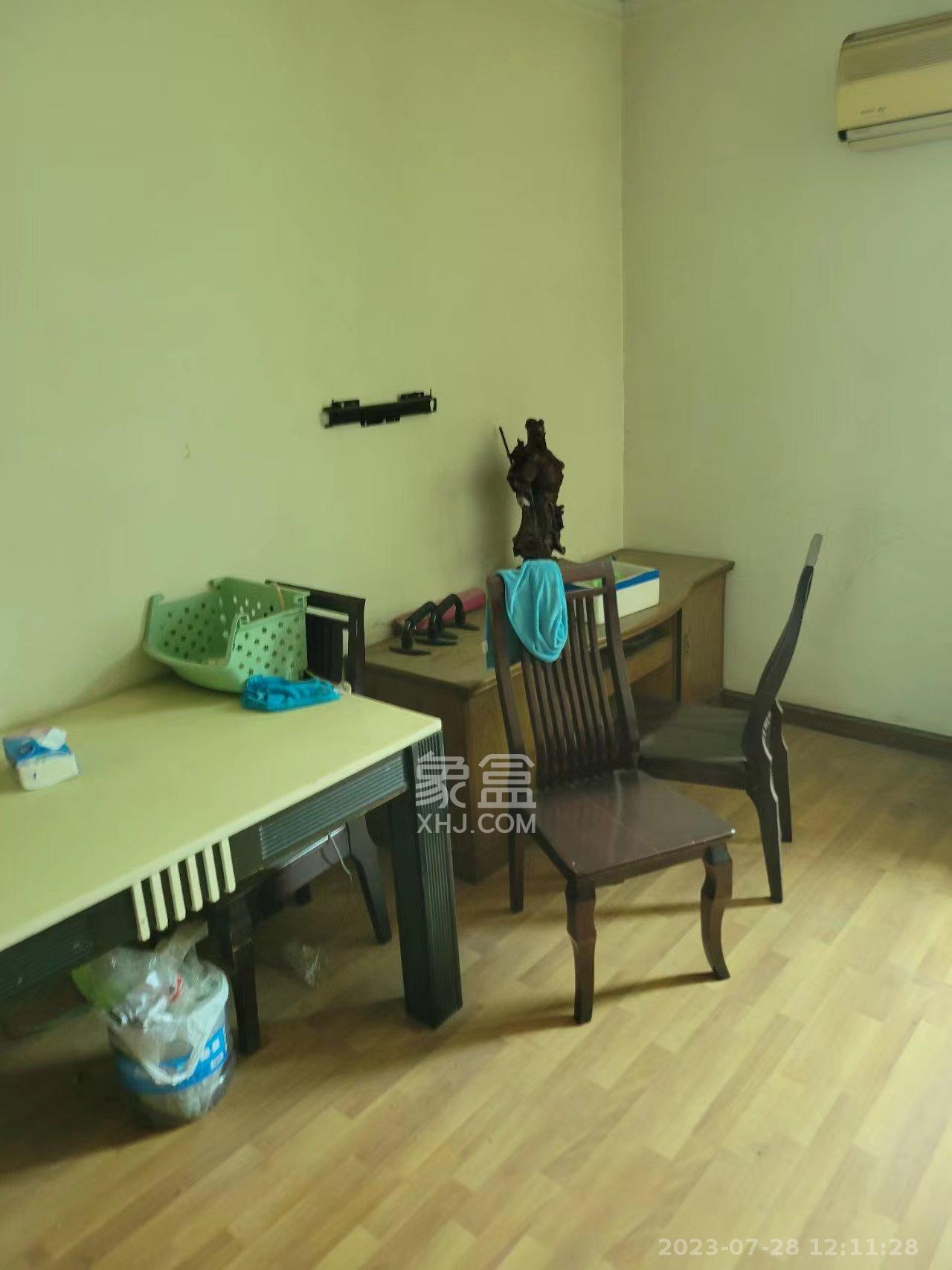 咸嘉新村嘉明苑  3室2厅1卫   2200.00元/月室内图