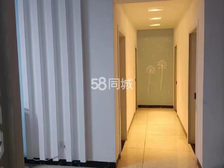 滨水新境界  4室2厅2卫   2500.00元/月室内图