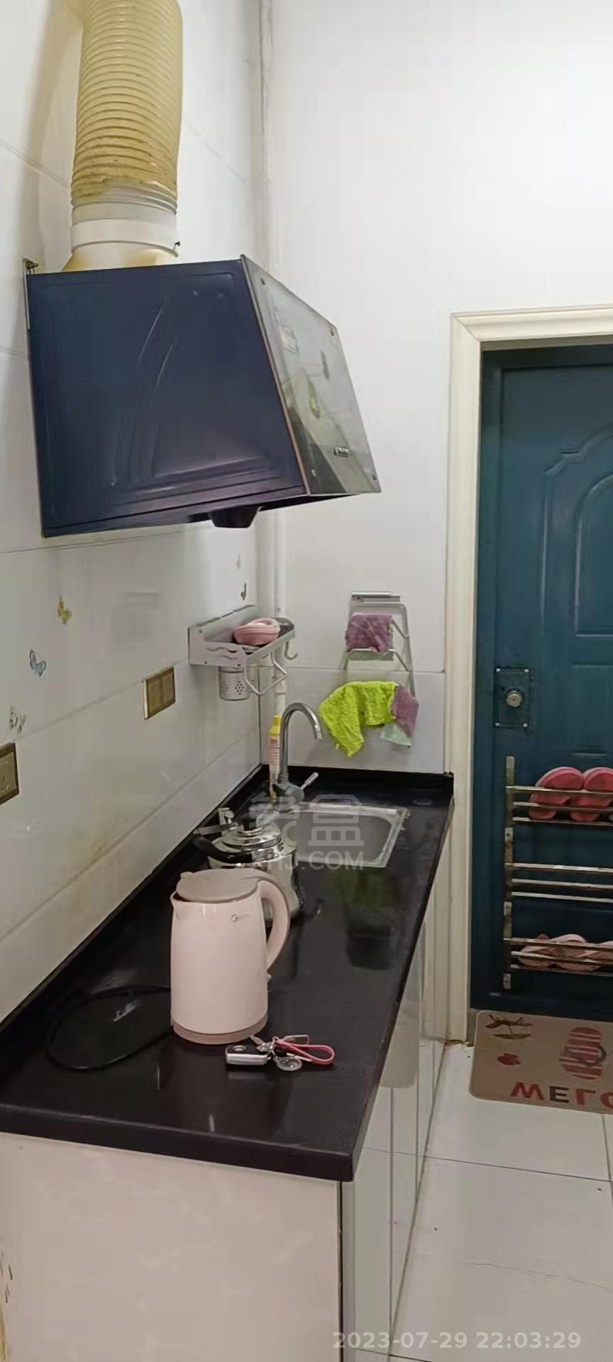 响石岭步行街(建设北路69号) 1室0厅1卫 700.00元/月 响石岭步行街(建设北路69号) 1室0厅1卫 700.00元/月室内图