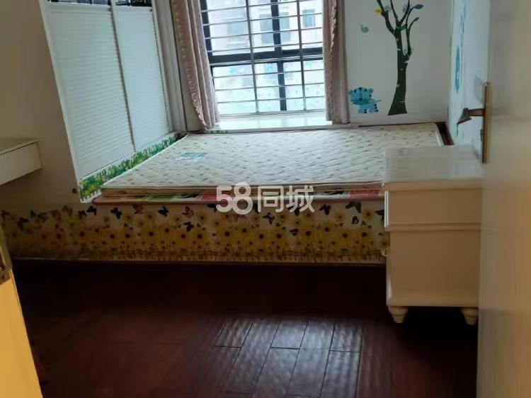 滨水新境界  4室2厅2卫   2500.00元/月室内图