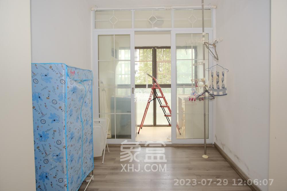 山水湾  4室2厅2卫   1800.00元/月室内图