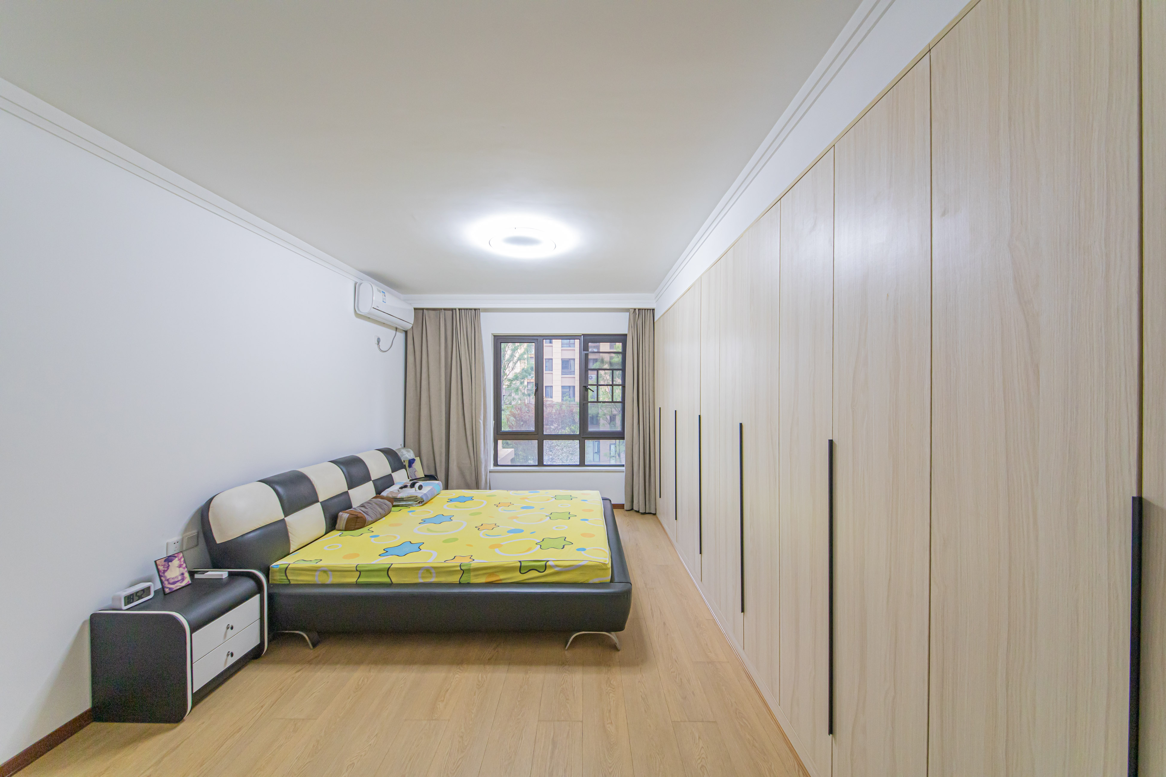 鑫远悦城（鑫远悦时代）  4室2厅2卫    188.0万卧室