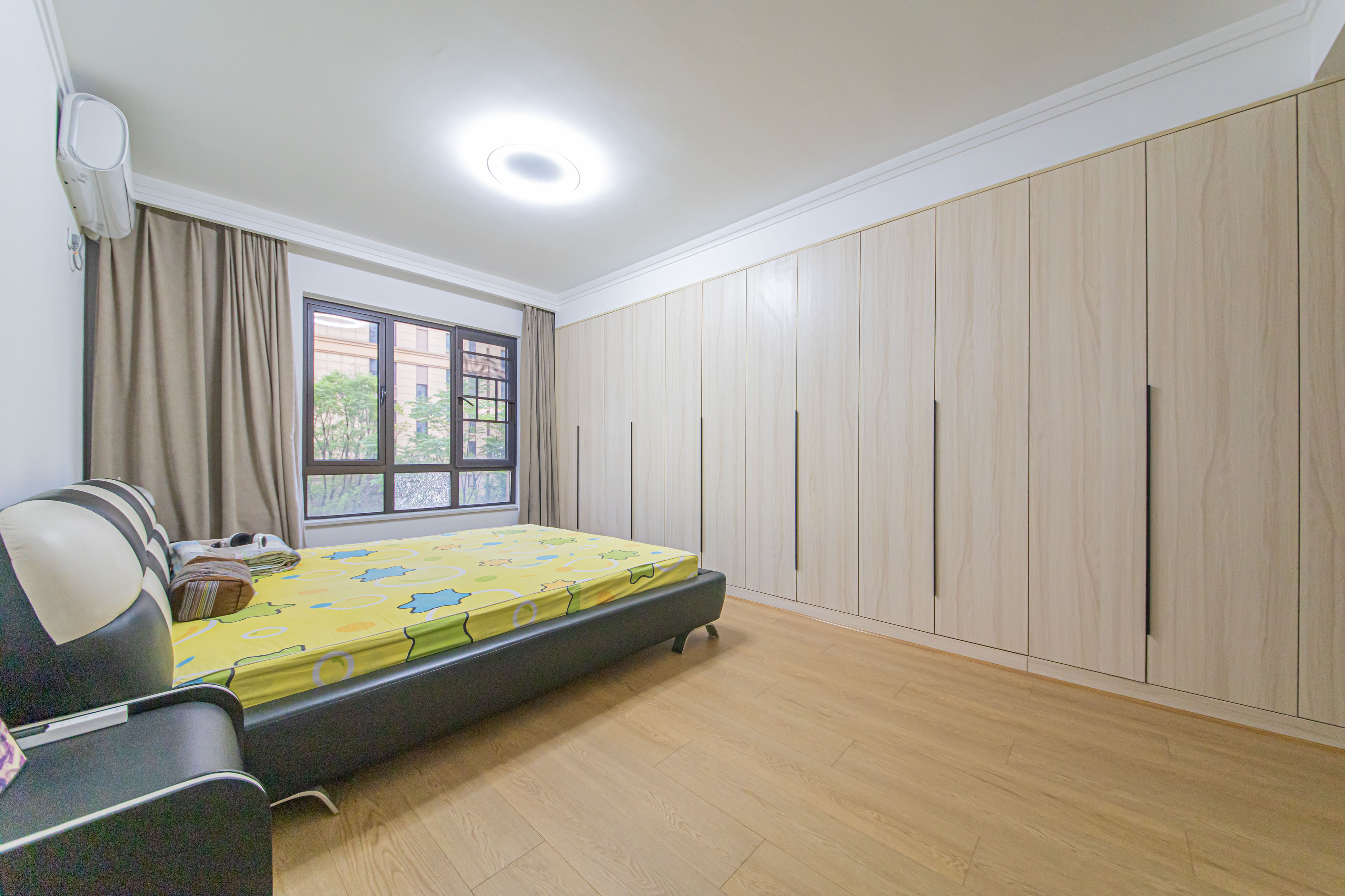 鑫远悦城（鑫远悦时代）  4室2厅2卫    188.0万卧室