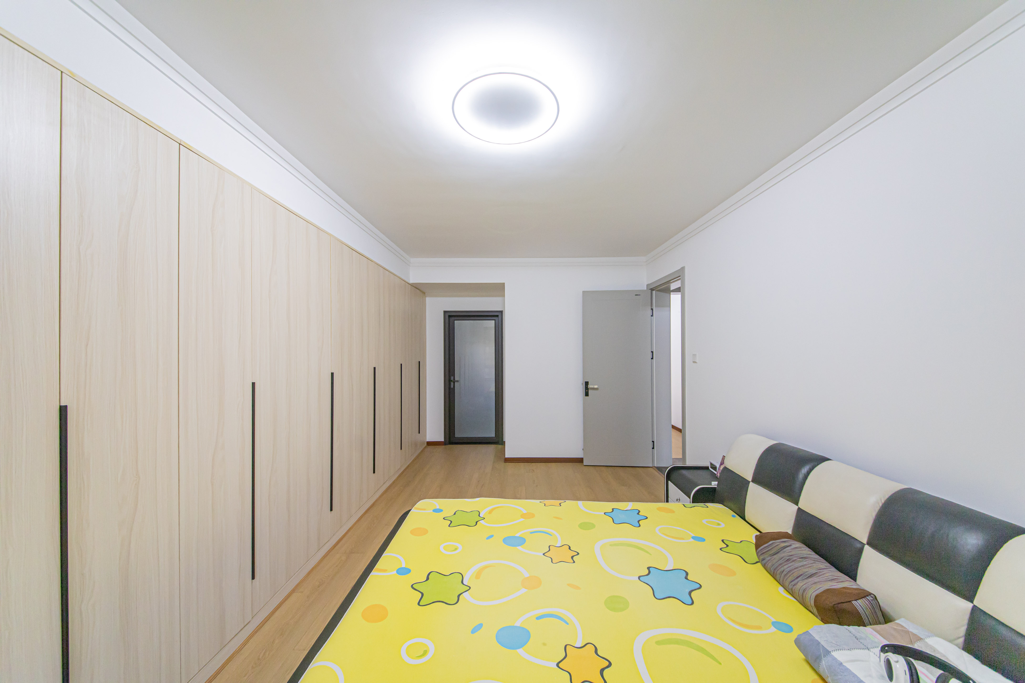 鑫远悦城（鑫远悦时代）  4室2厅2卫    188.0万卧室