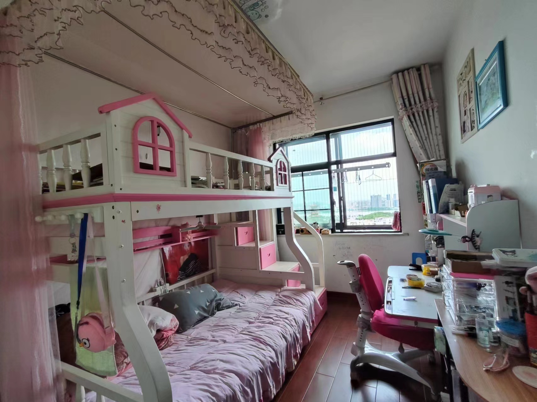 盘龙名府  3室2厅2卫    52.8万客厅