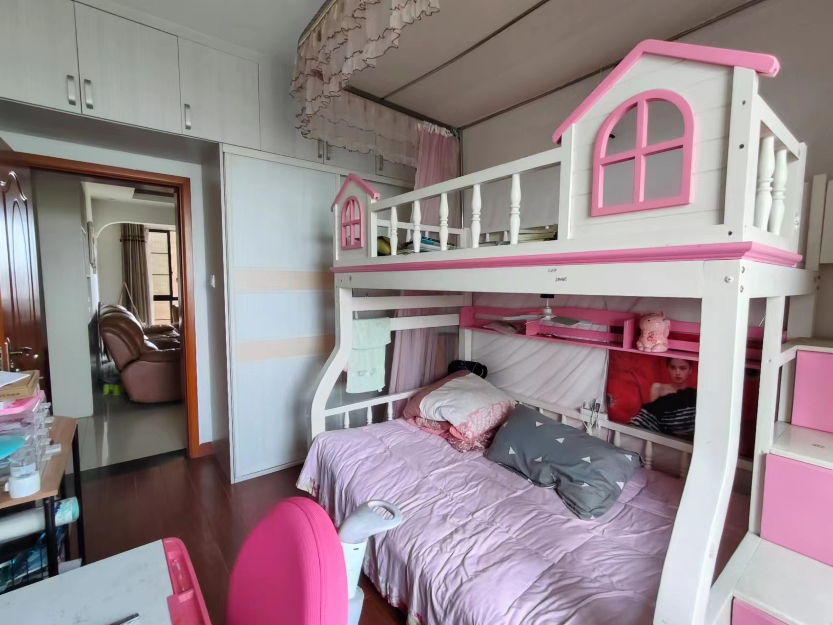 盘龙名府  3室2厅2卫    52.8万客厅