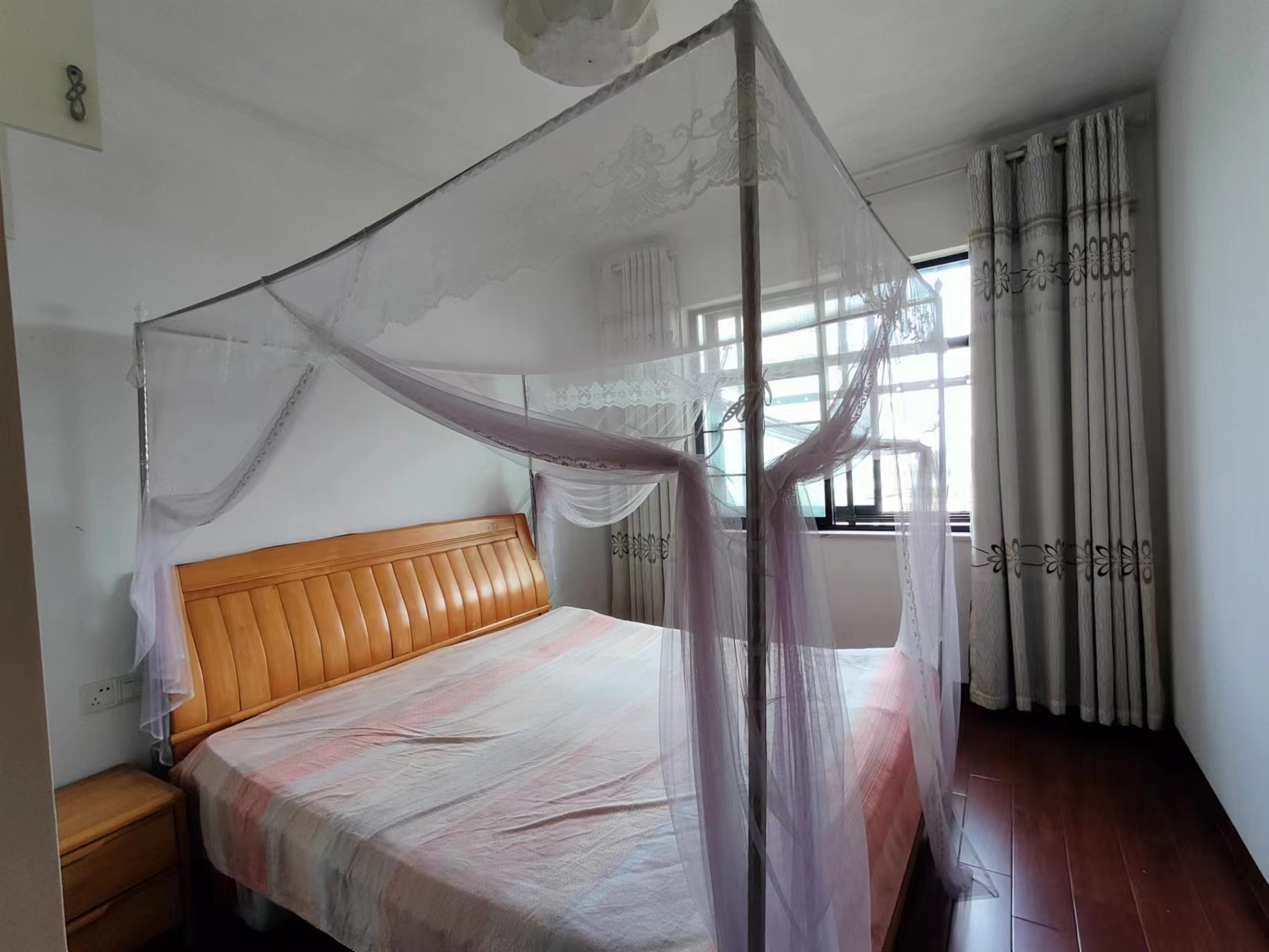 盘龙名府  3室2厅2卫    52.8万客厅