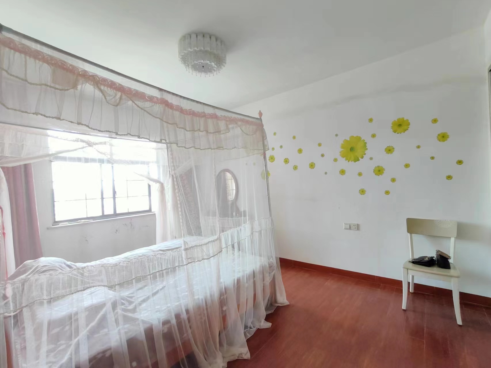 盘龙名府  3室2厅2卫    52.8万客厅