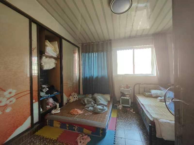 珠江花园 4室2厅3卫 130.0万 珠江花园 4室2厅3卫 130.0万室内图