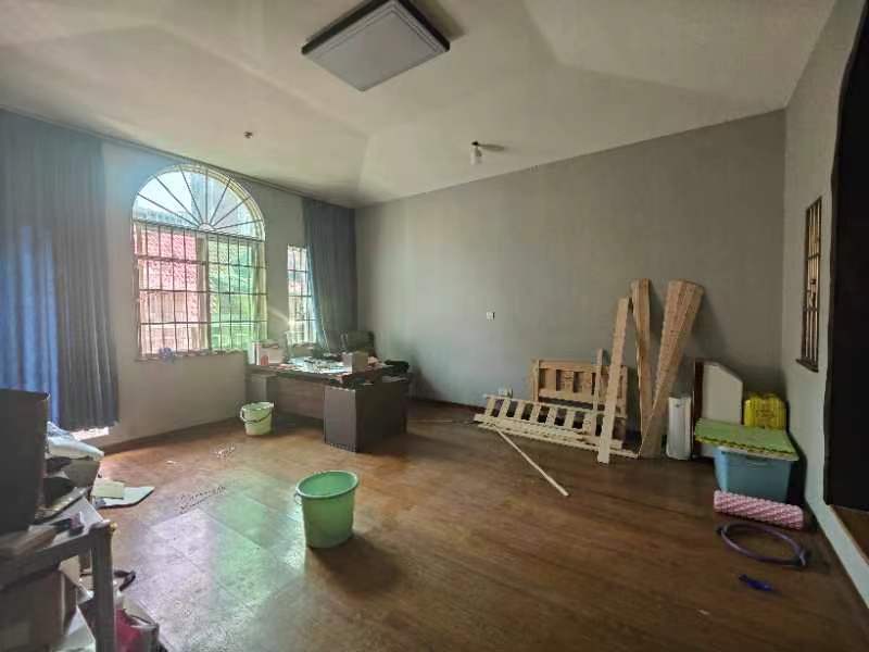 珠江花园 4室2厅3卫 130.0万 珠江花园 4室2厅3卫 130.0万室内图