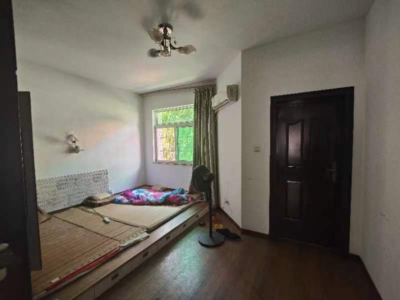 珠江花园 4室2厅3卫 130.0万 珠江花园 4室2厅3卫 130.0万室内图