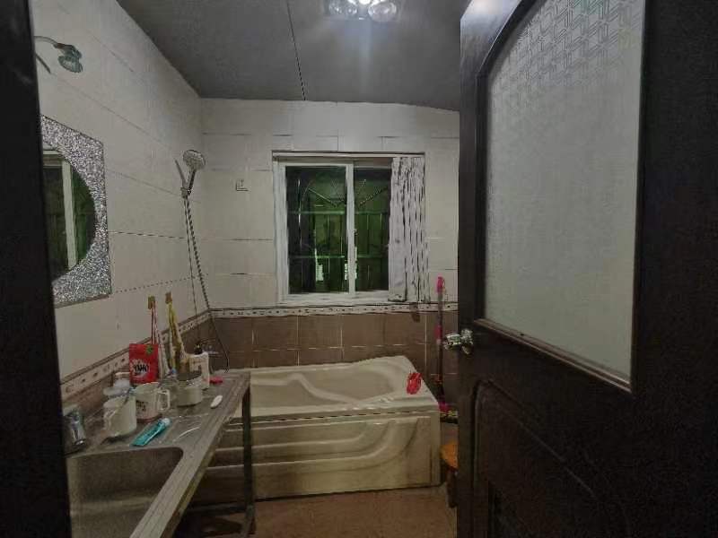 珠江花园 4室2厅3卫 130.0万 珠江花园 4室2厅3卫 130.0万室内图