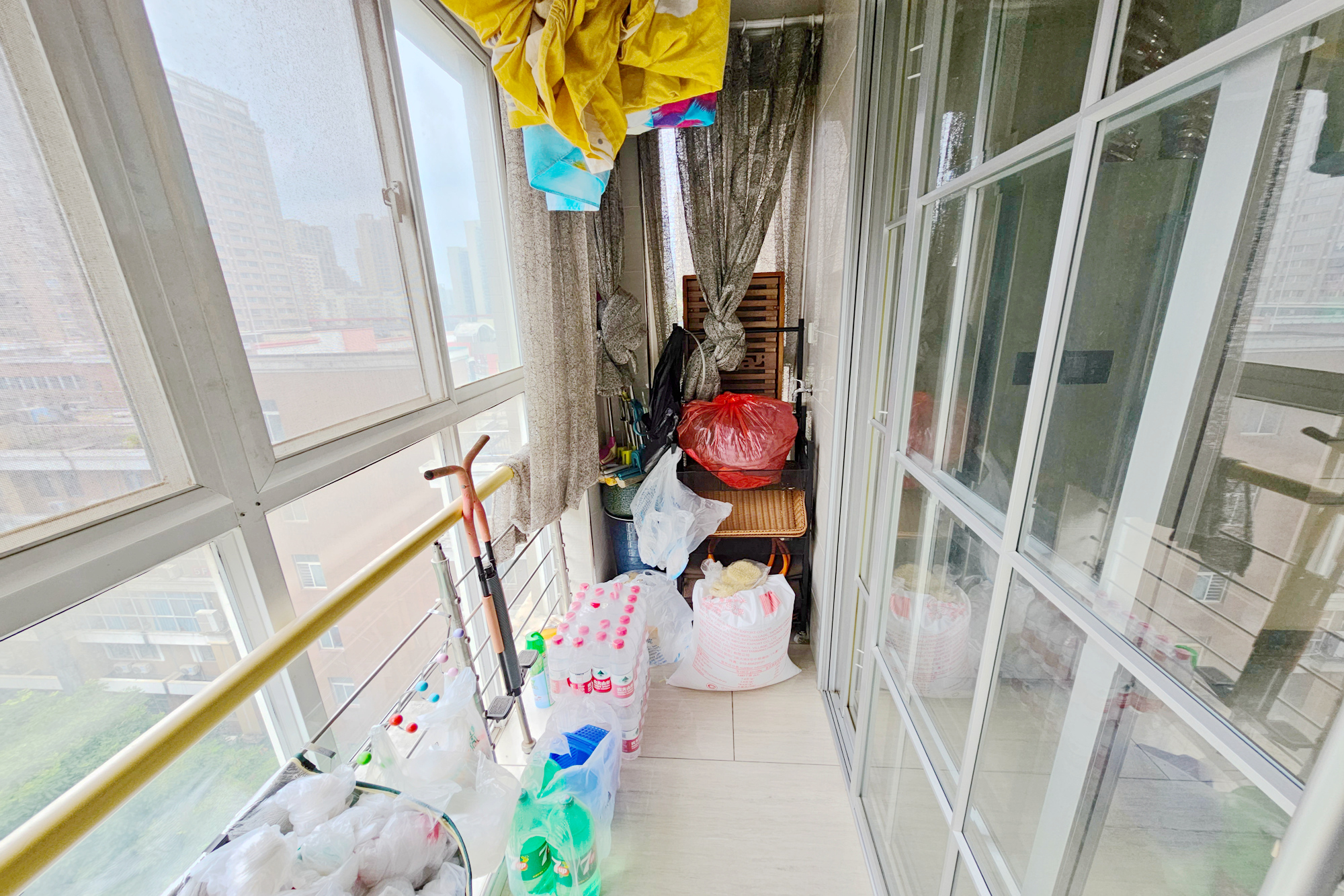 上河国际C区  4室2厅2卫   230.00万其他