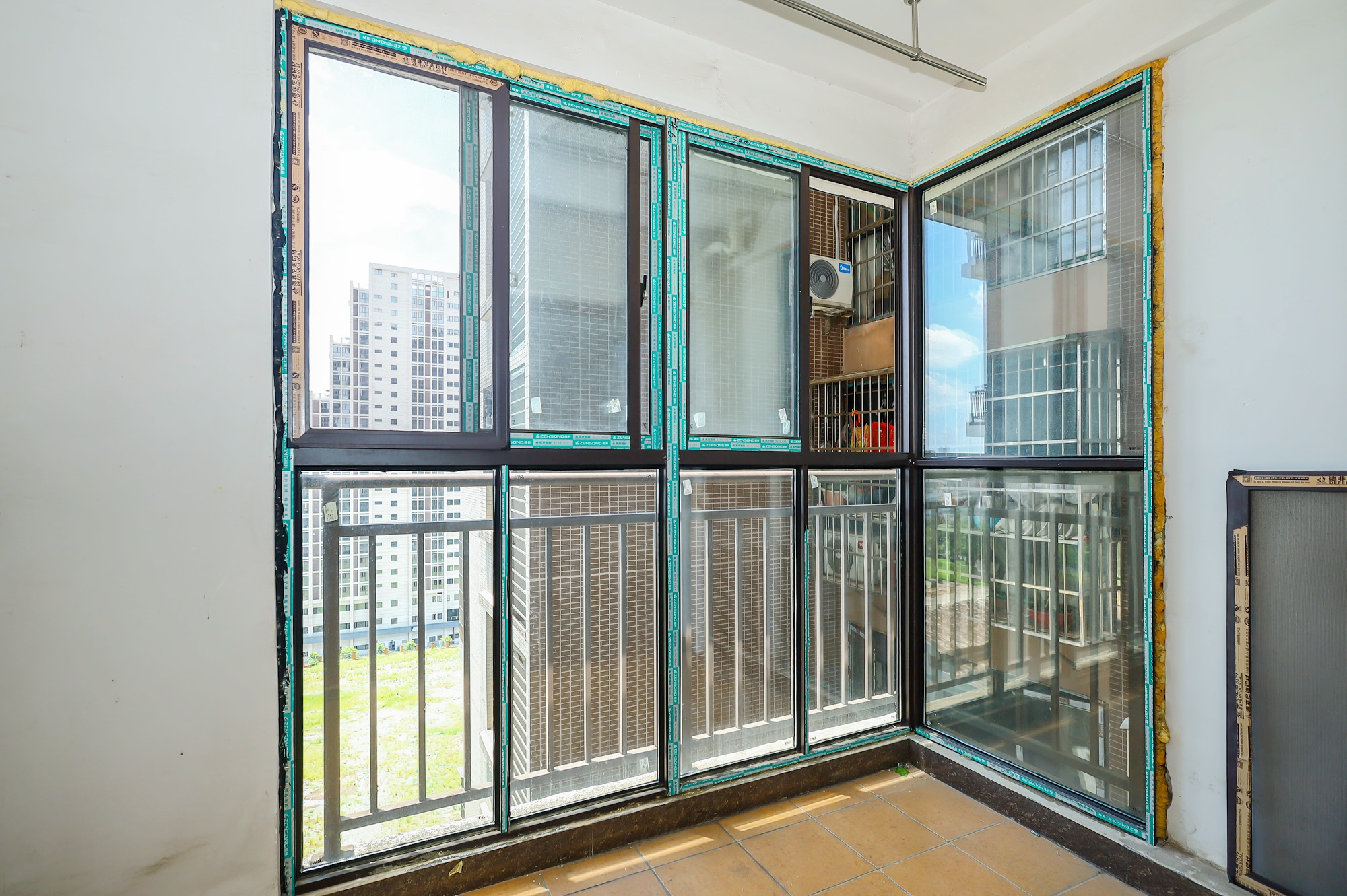 新长海广场  3室2厅1卫    78.8万阳台