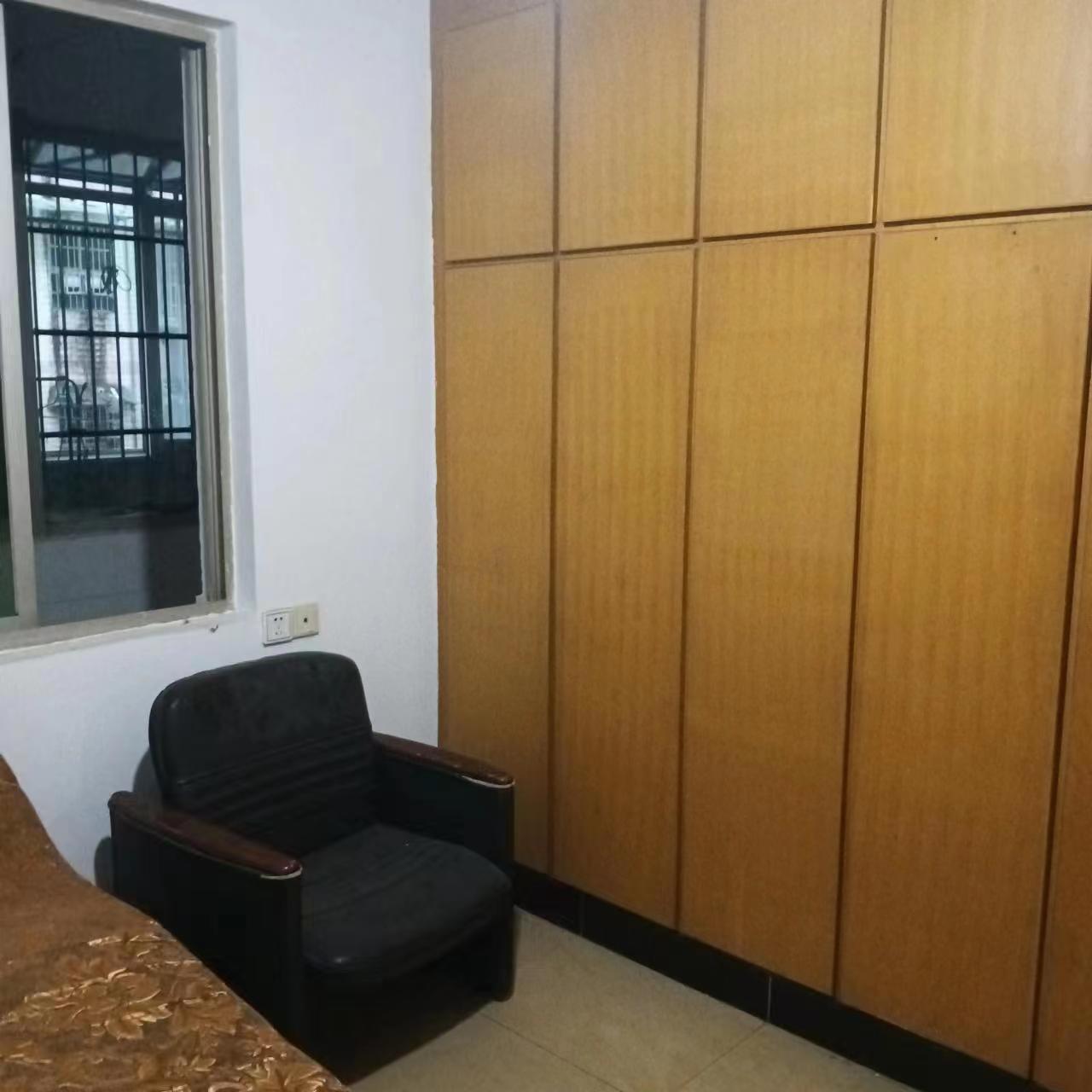 立新二社区  3室2厅1卫   1200.00元/月室内图