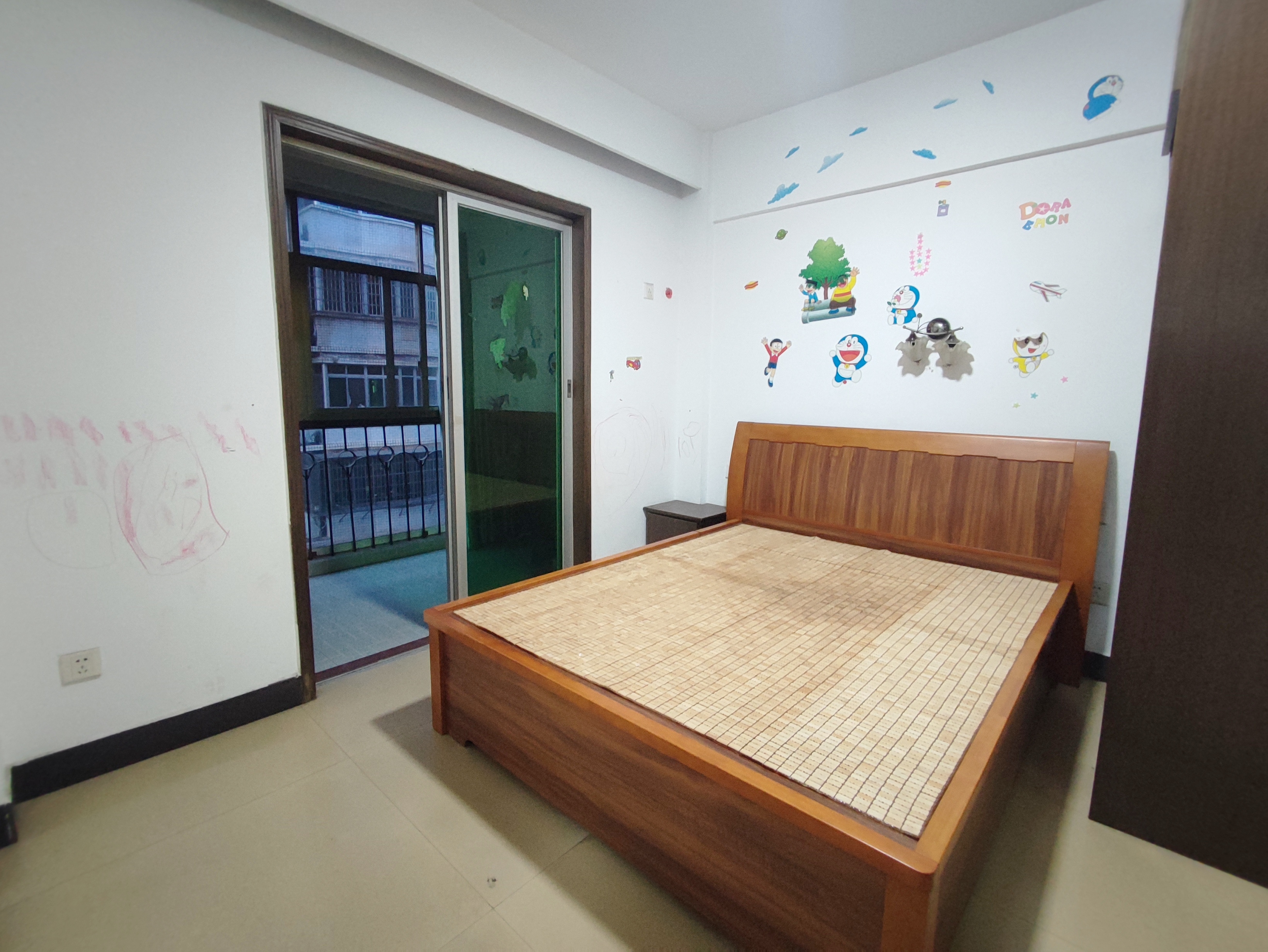 辉煌广场  2室2厅1卫    26.8万卧室