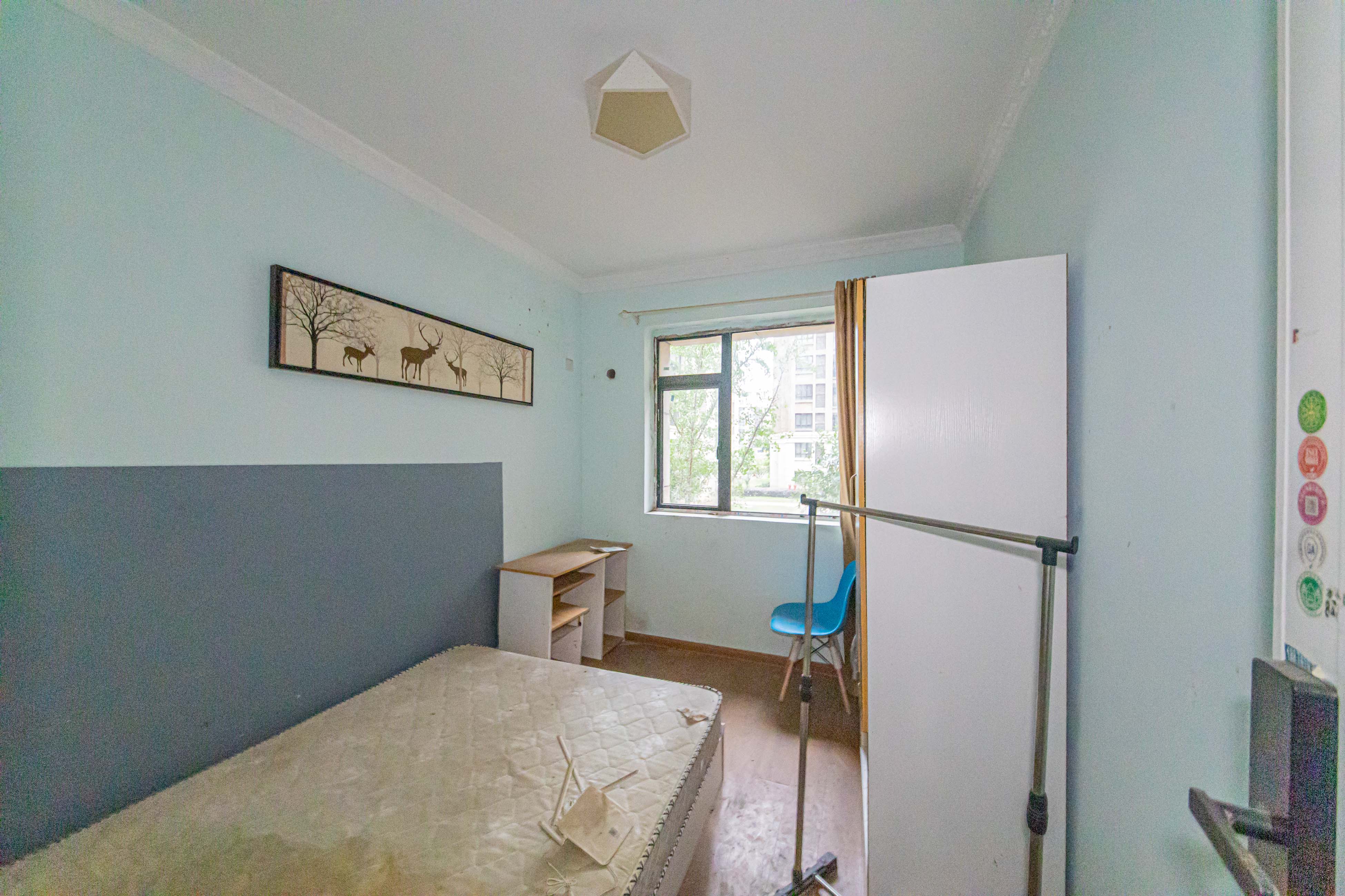 兴汝金城 5室2厅1卫 135.0万 兴汝金城 5室2厅1卫 135.0万卧室