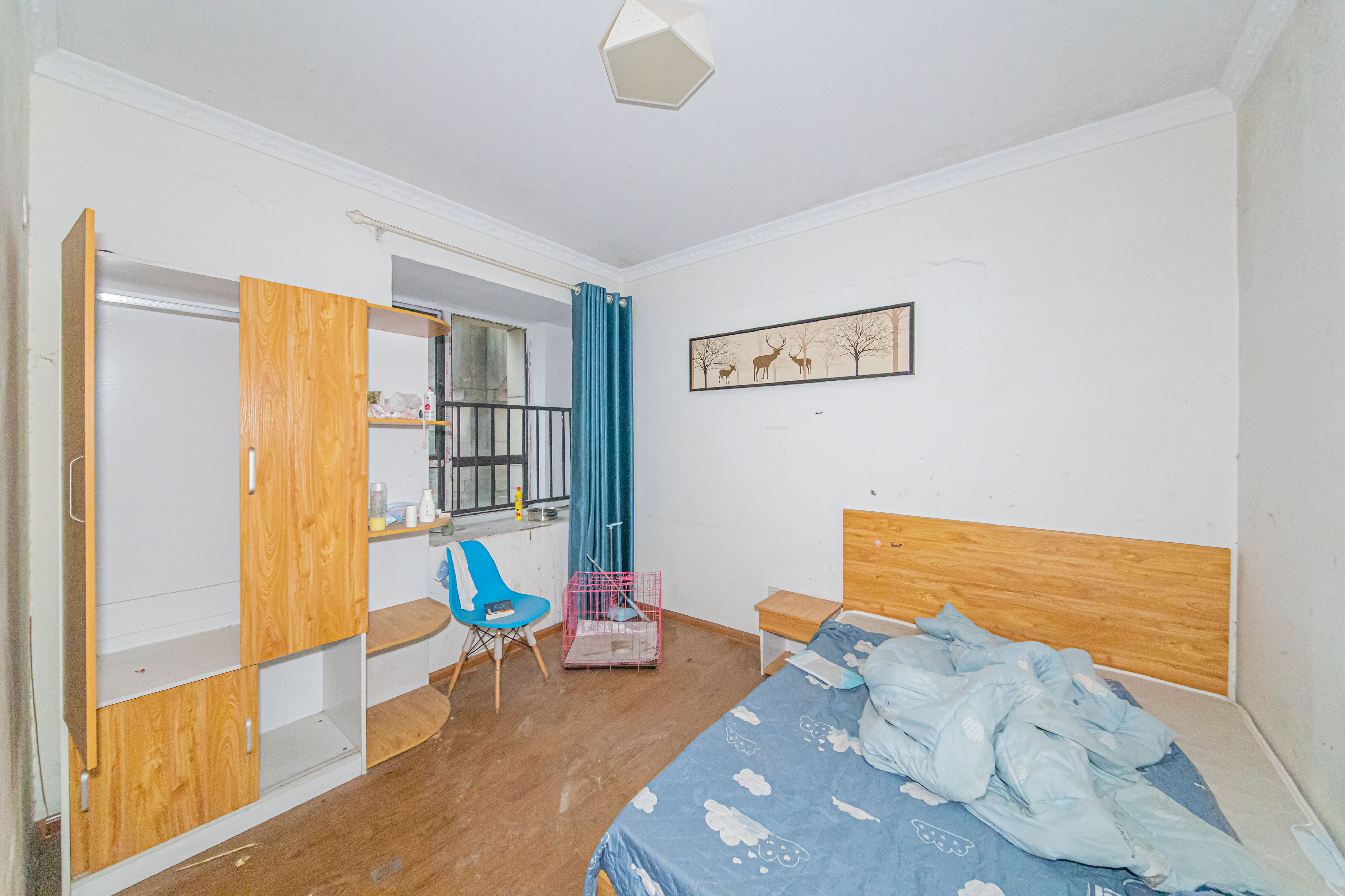 兴汝金城 5室2厅1卫 135.0万 兴汝金城 5室2厅1卫 135.0万卧室